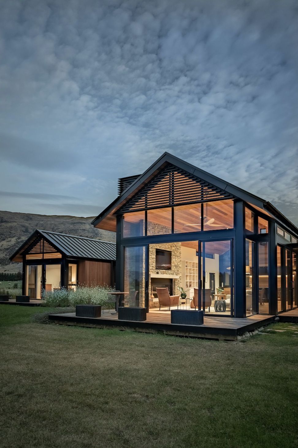 Hillend-Station-House-Simon-Larkinexteriorduskportraitrural-home-v2.jpeg