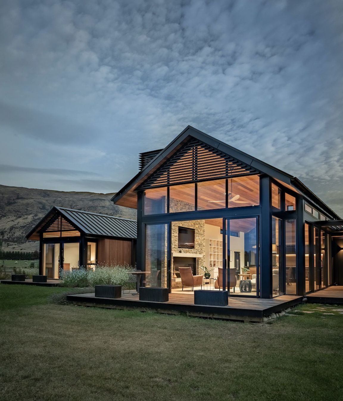 Hillend-Station-House-Simon-Larkinexteriorduskportraitrural-home-v2.jpeg