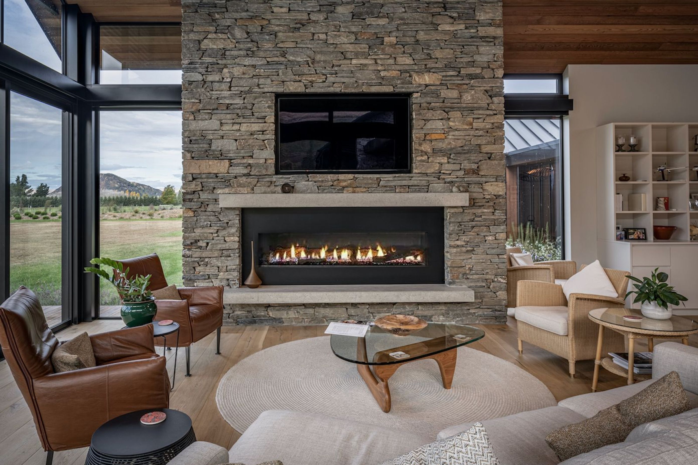Hillend-Station-HouseSimon-larkininteriorfireplacelounge.jpeg