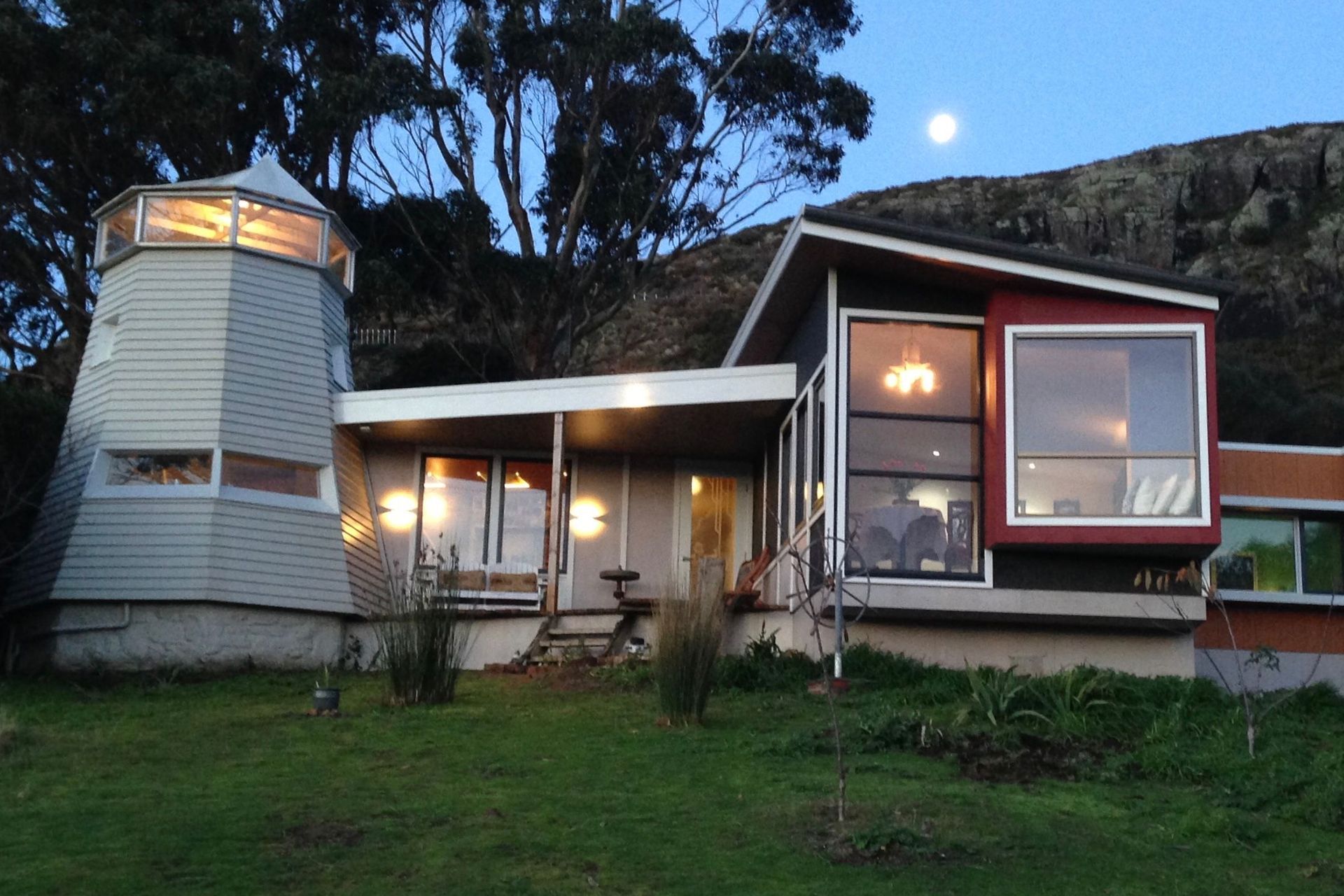 Front elevation. Materials had to be lightweight to be accommodated on the geotechnically challenging site, fire resistant given the proximity to National Park lands, and weather tough to stand up to the often extreme weather of Stanley