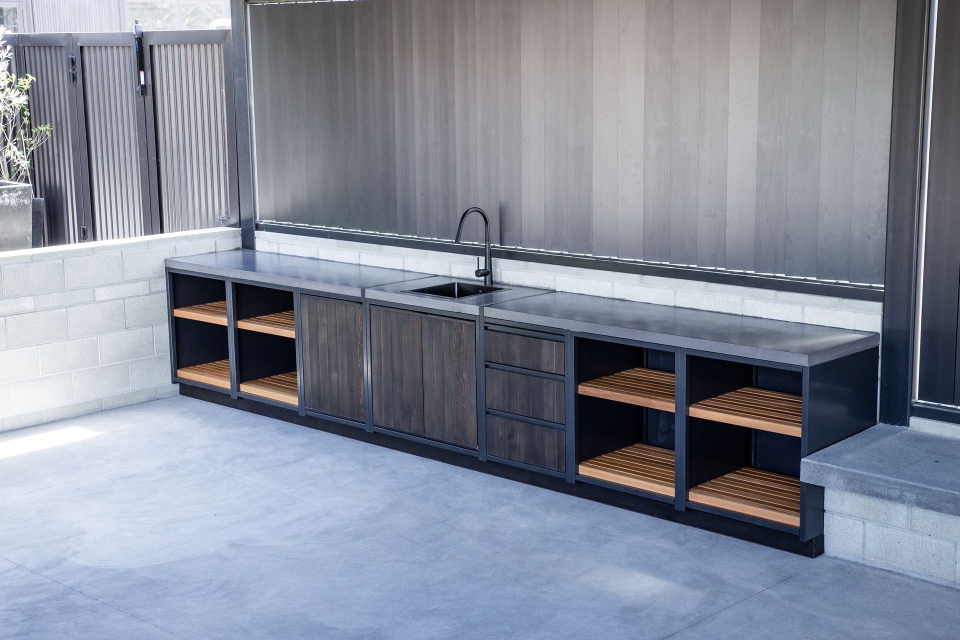 Lake Dunstan Outdoor Kitchen