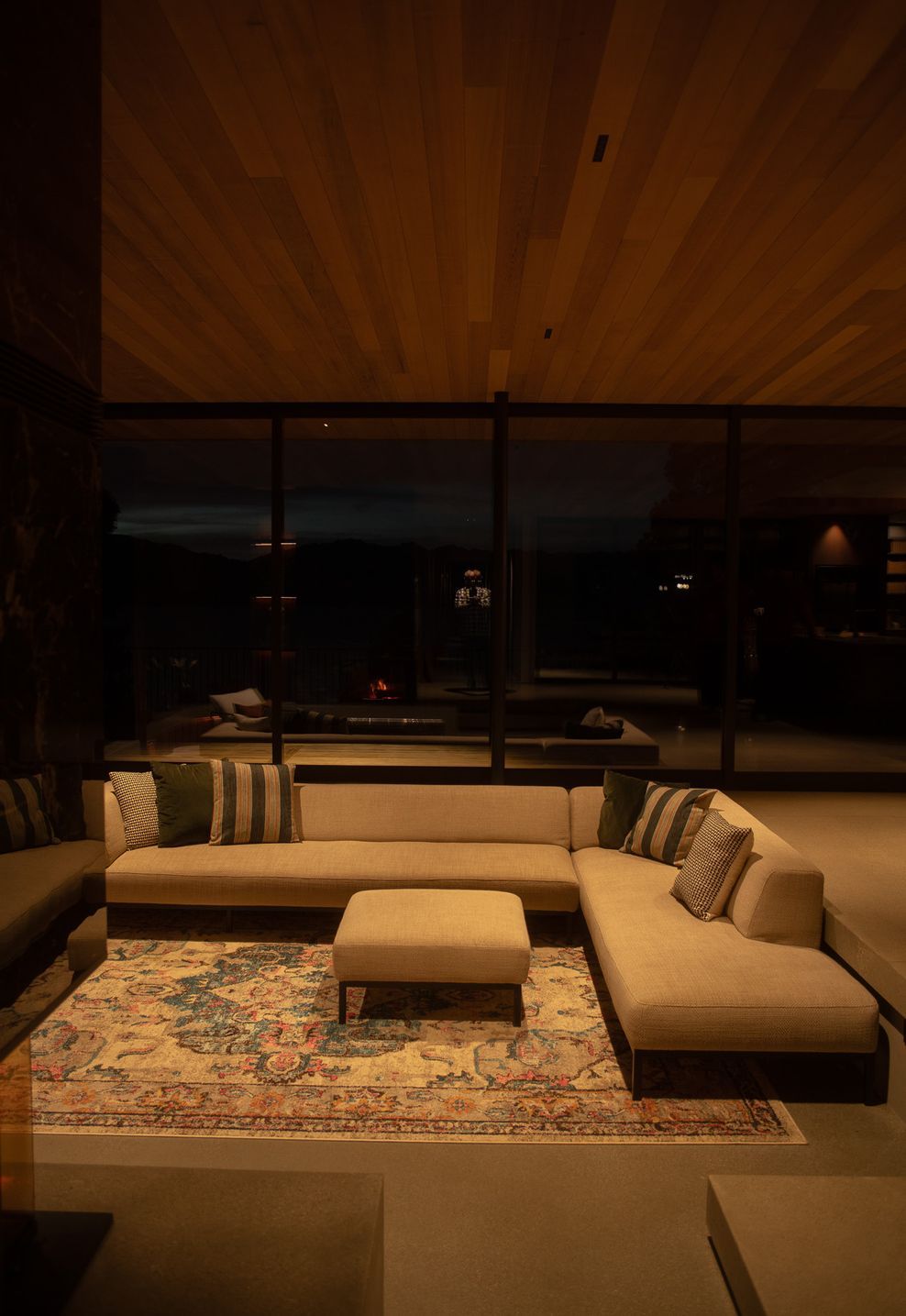 Recessed Iguzzini Laser Blade fittings provide precise, comfortable illumination throughout the living space while preserving the uninterrupted connection to the lake and surrounding landscape.