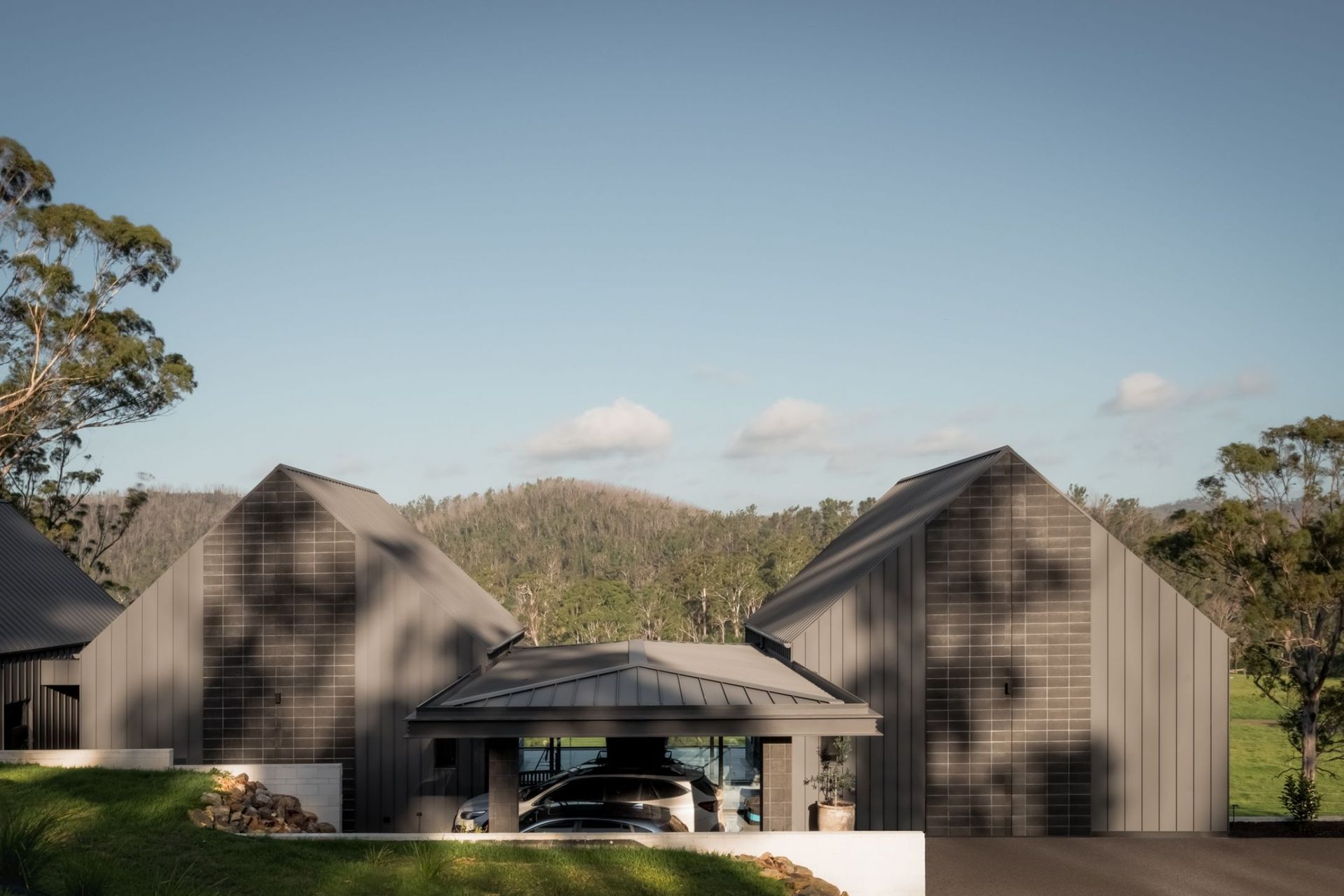 Kiah-Exterior-web-21-BN-Website-Project-Gallery-Landscape-image-specs.jpg