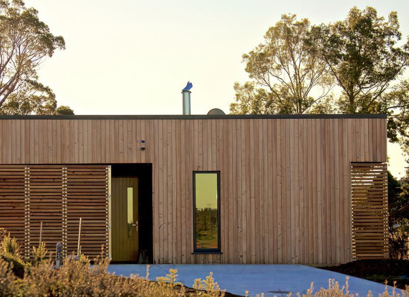 Kowhai Cabin Keeps Warm in Winter, Cool in Summer