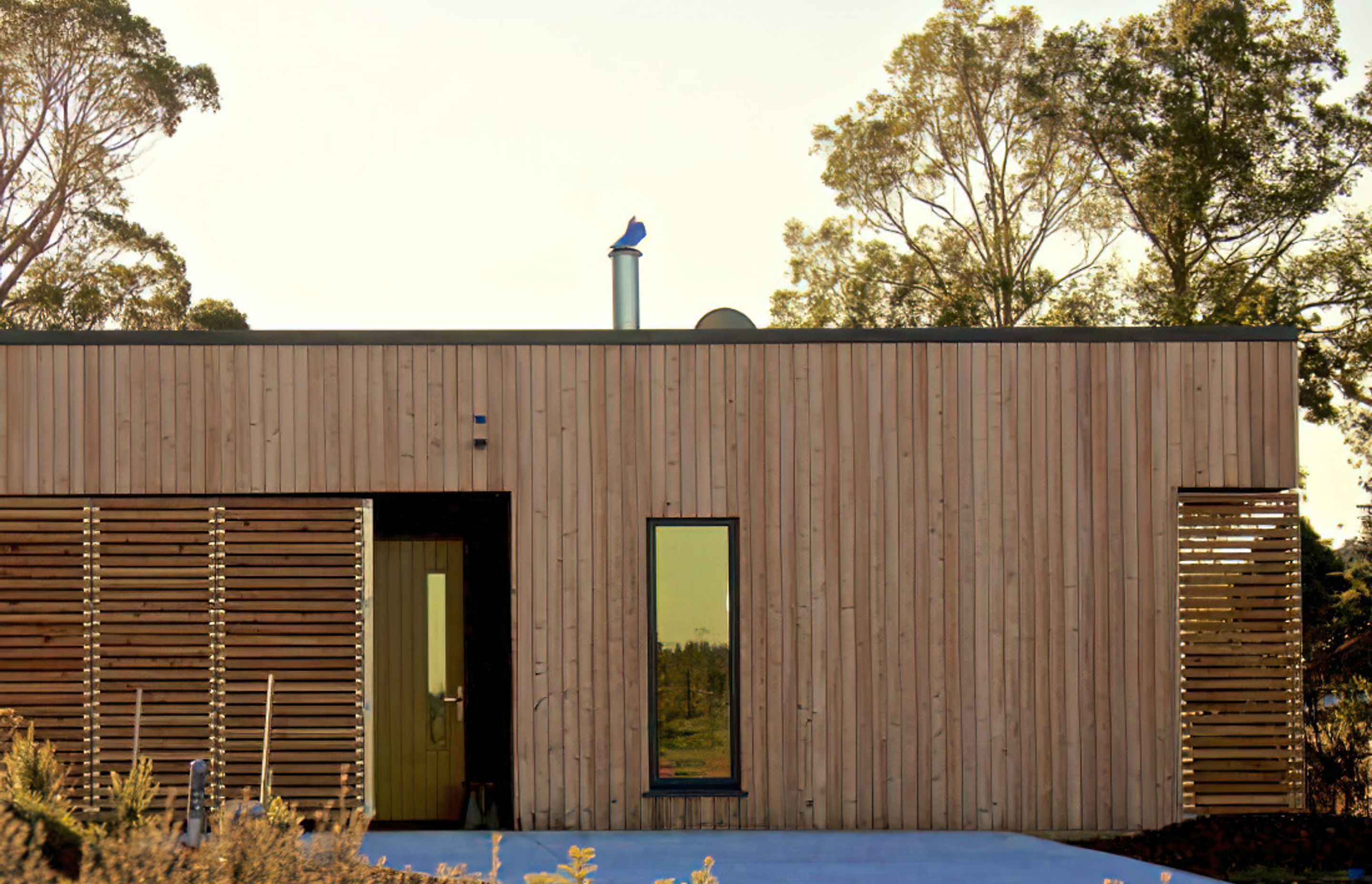 Kowhai Cabin Keeps Warm in Winter, Cool in Summer
