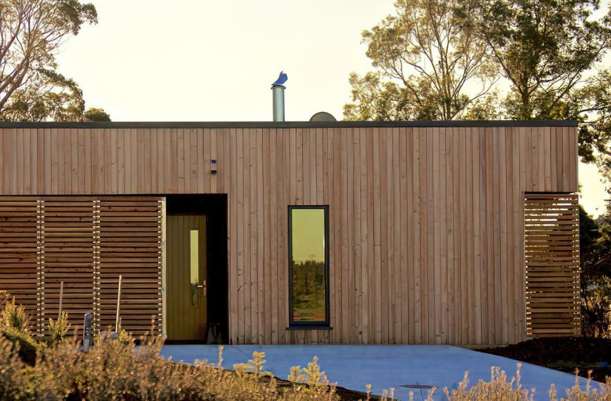 Kowhai Cabin Keeps Warm in Winter, Cool in Summer