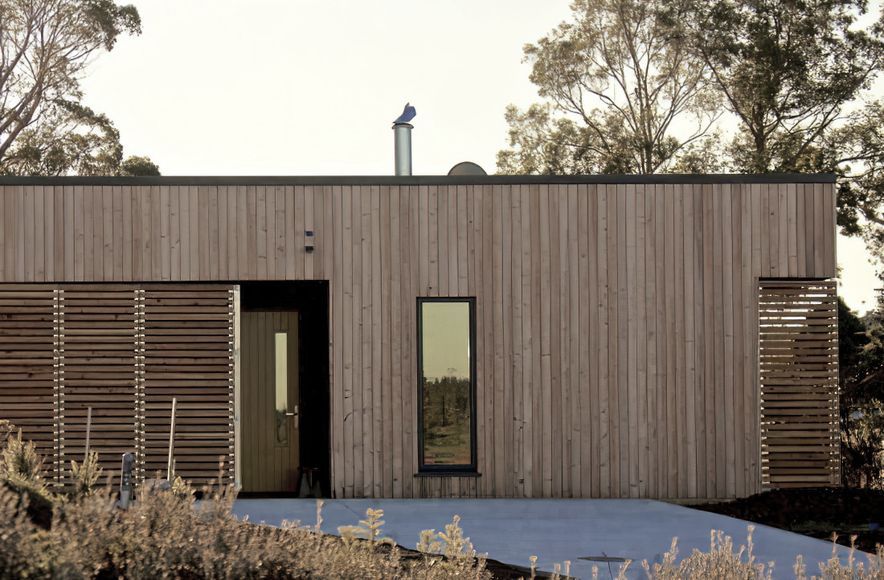 Kowhai Cabin Keeps Warm in Winter, Cool in Summer