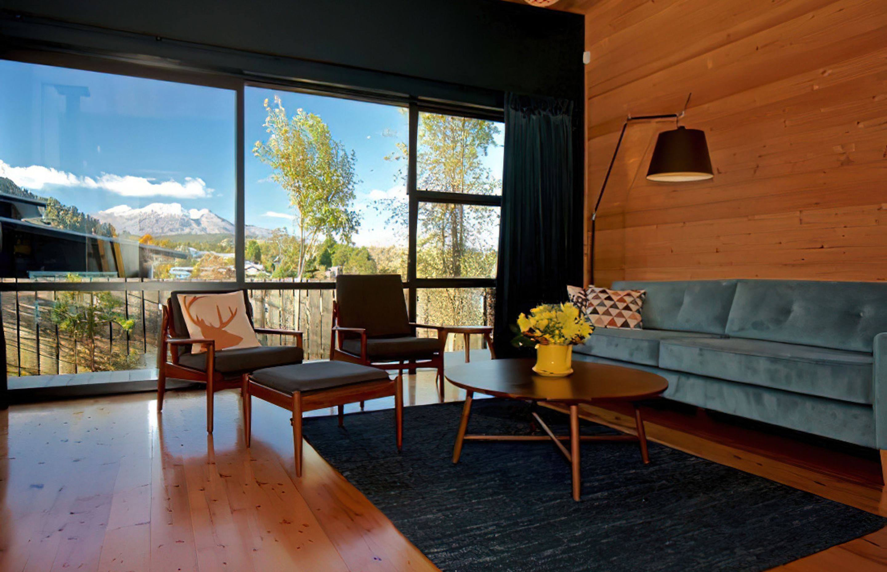 Kowhai Cabin Keeps Warm in Winter, Cool in Summer