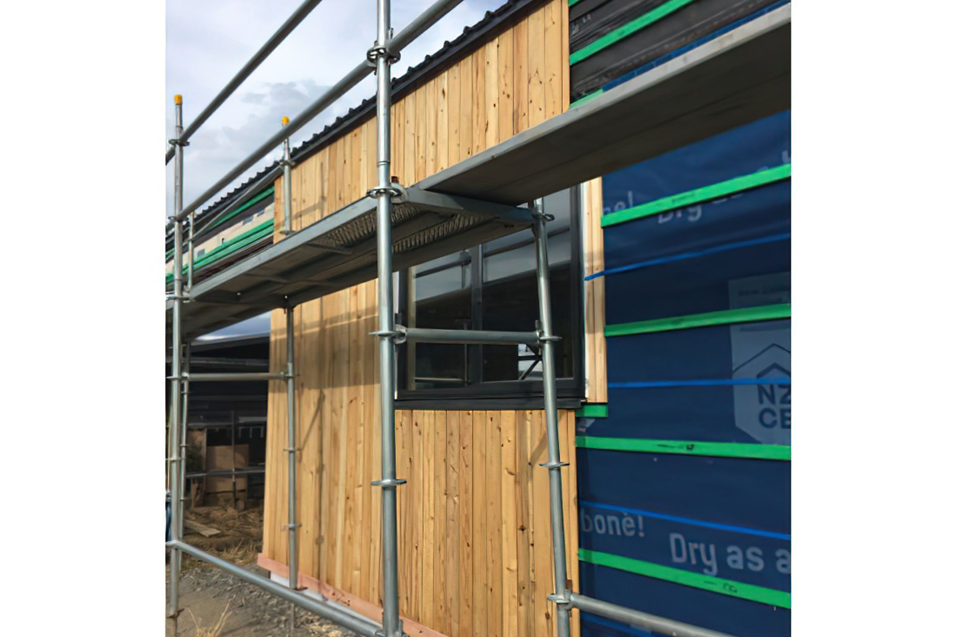 Kowhai Cabin Keeps Warm in Winter, Cool in Summer