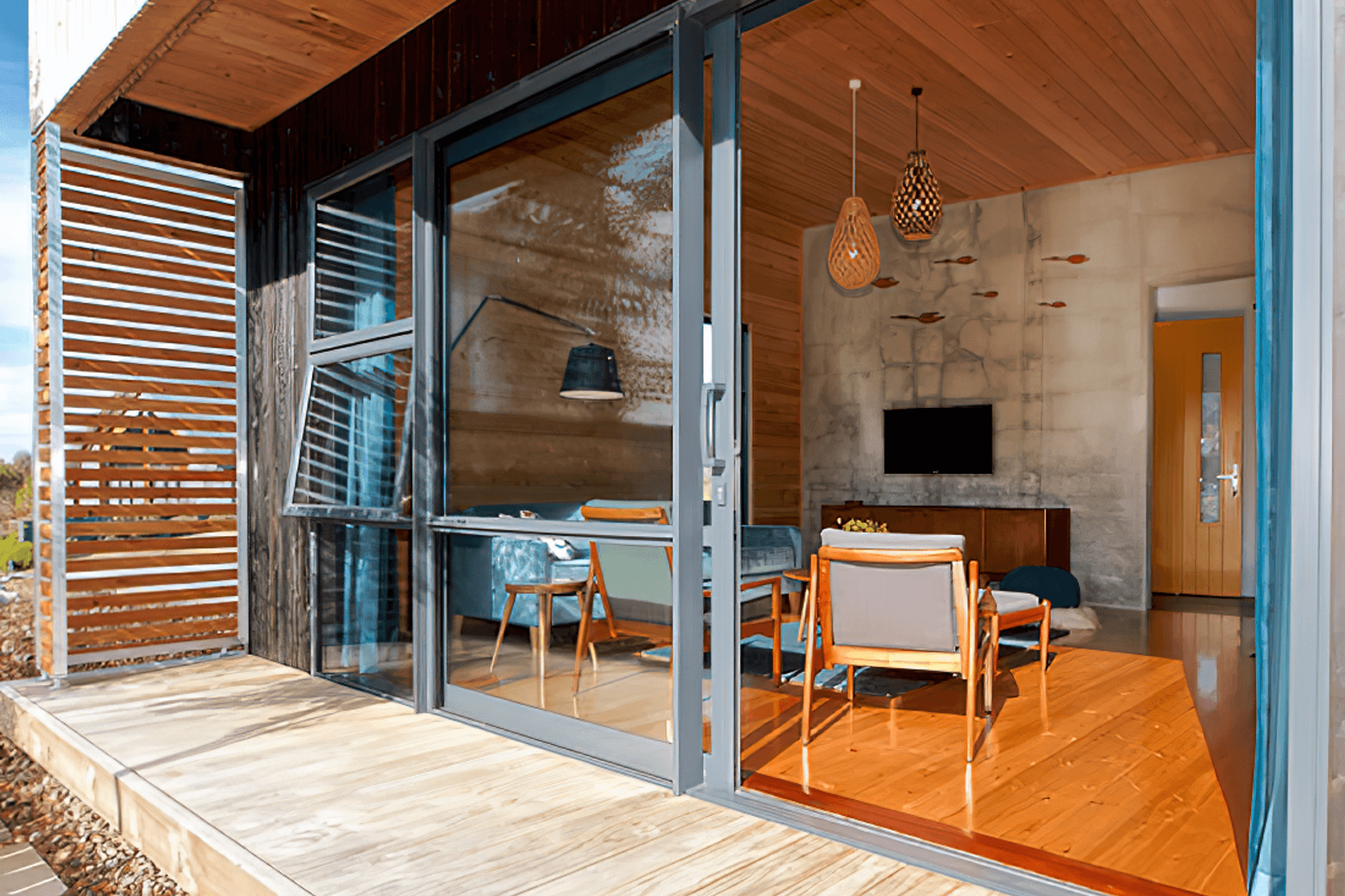 Kowhai Cabin Keeps Warm in Winter, Cool in Summer