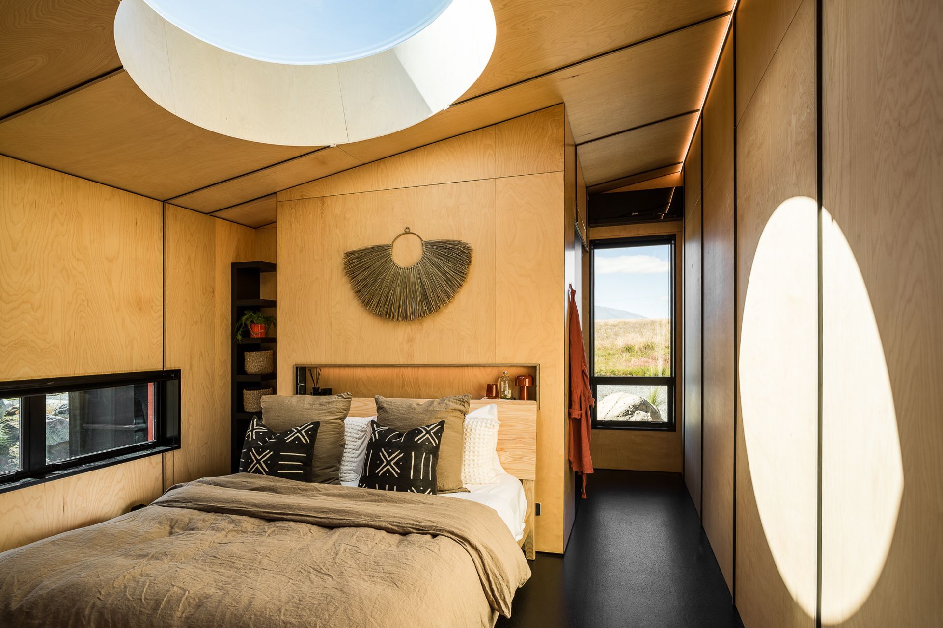 The black-edged ply rib detailing represents the “cradle” of being inside—protected, safe and private.