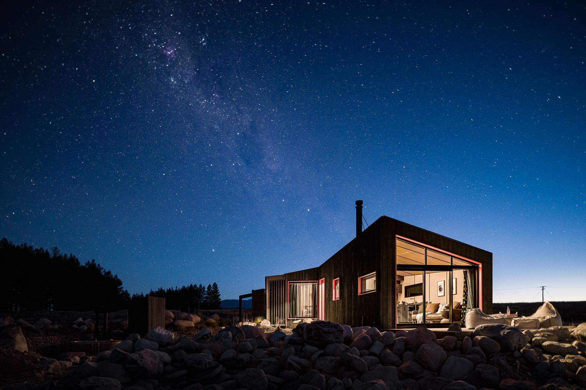 Located on the outskirts of Twizel, the cabin enjoys views of the prized and protected Mackenzie Aoraki Dark Sky Reserve.