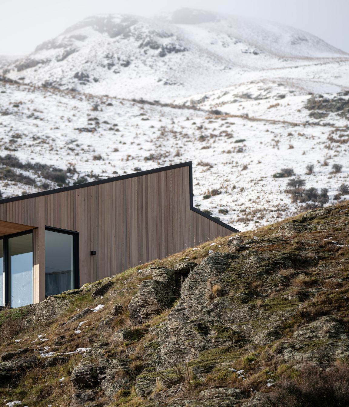The overriding philosophy was to deliver a design that was ‘naturally belonging’; to create a building that grows from the landscape and complements the site.