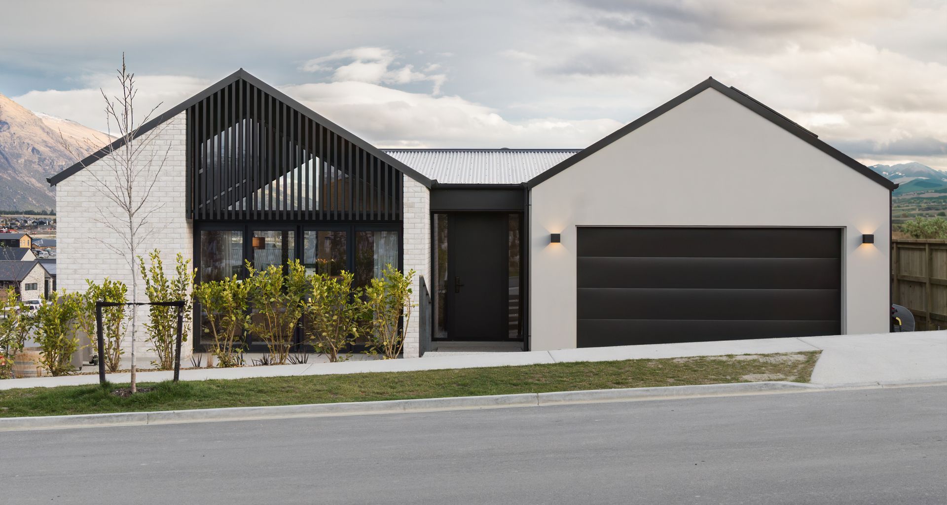 Modern New Build - Jacks Point banner