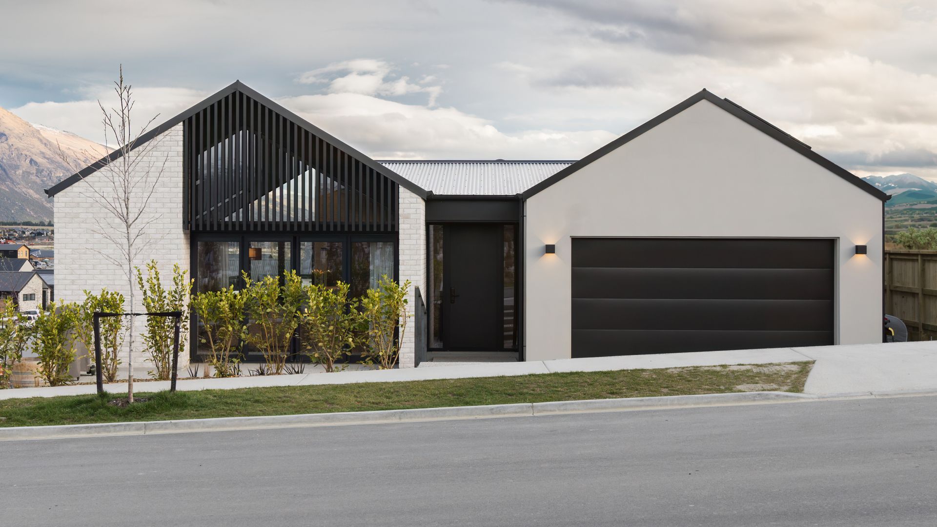 Modern New Build - Jacks Point banner