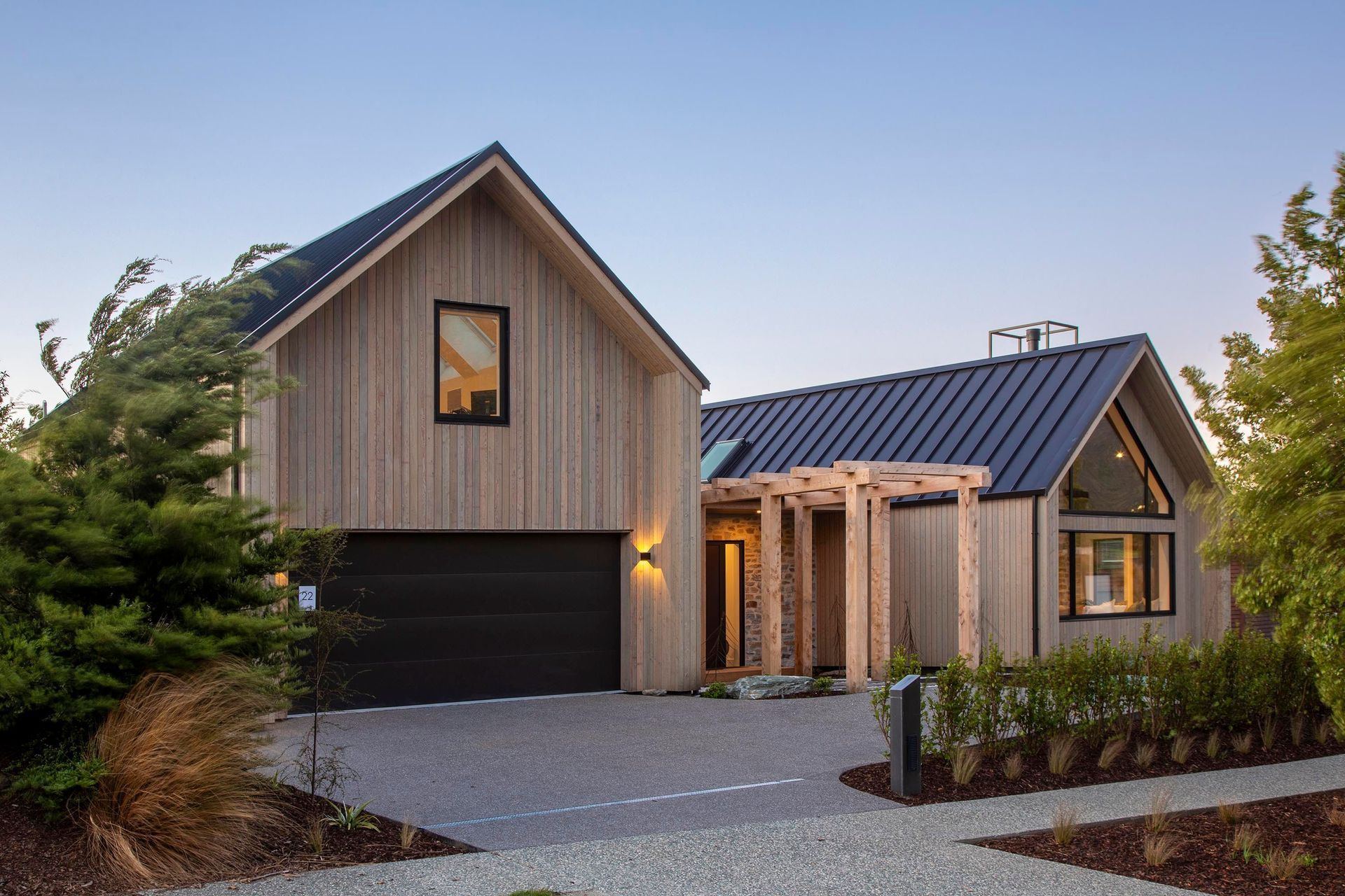 Street-entrance-mountain-house.jpg