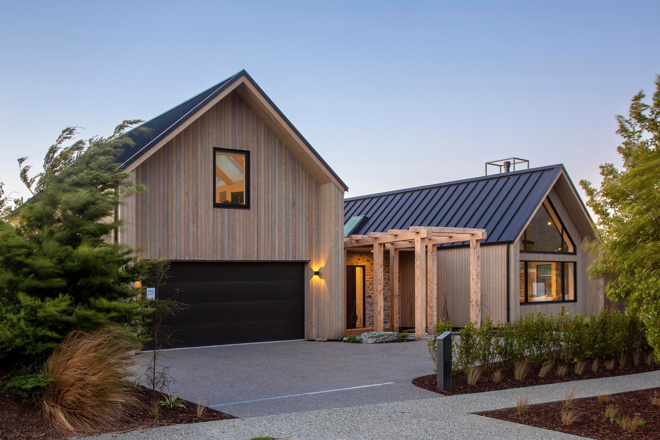 Street-entrance-mountain-house.jpg