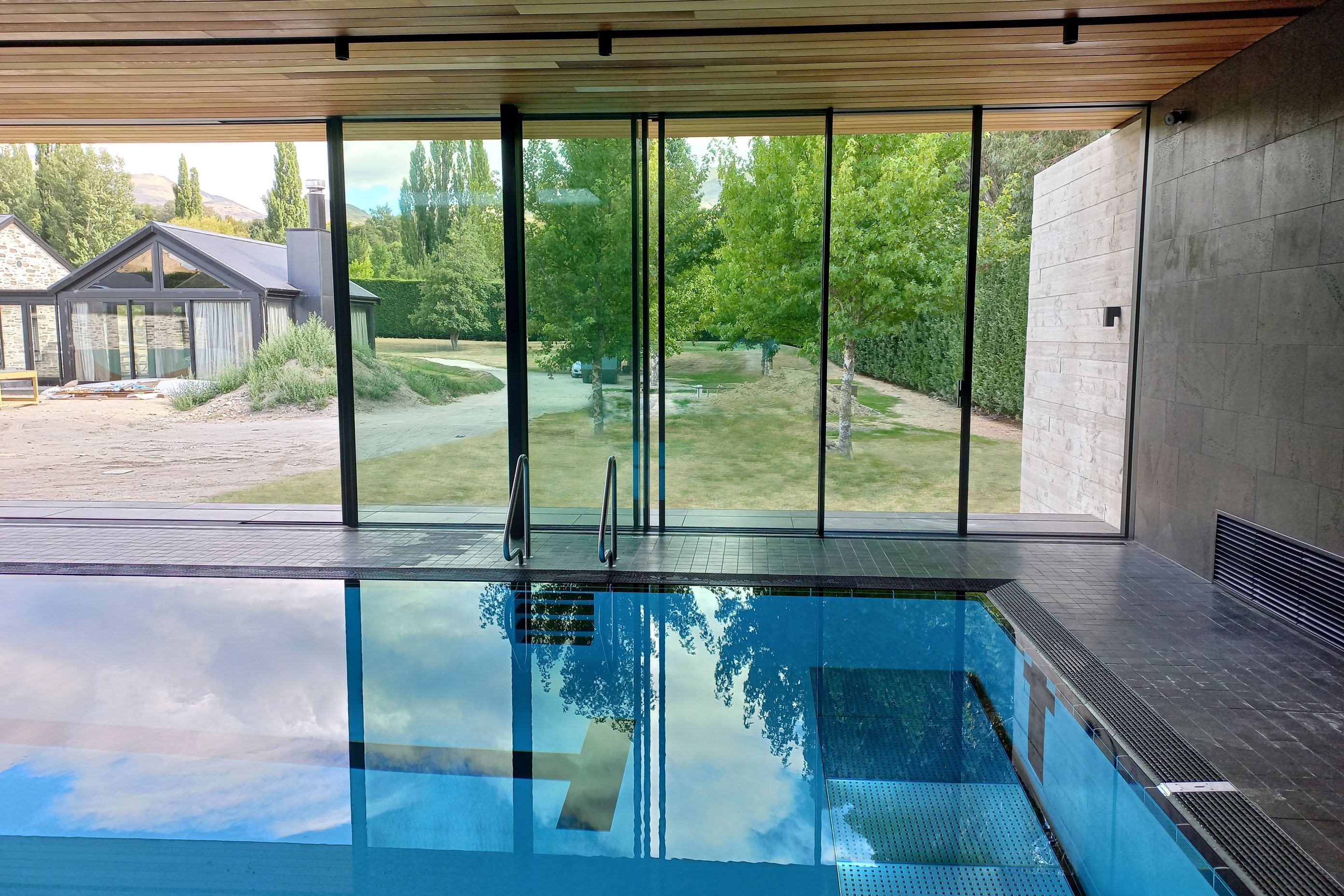 The-Pool-House-02.jpg