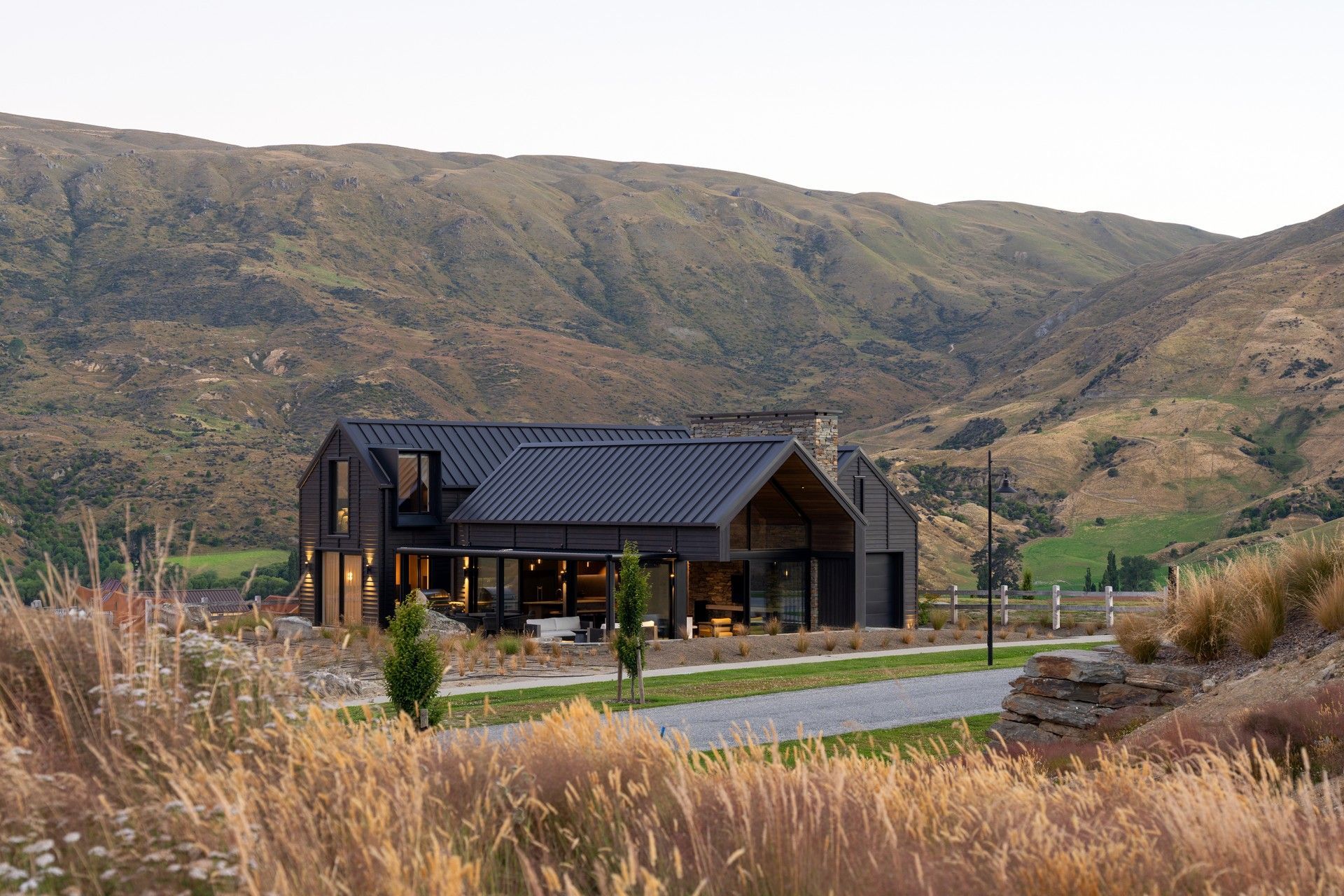 Tuhura-Lodge-Mt-Cardrona-Johnston-Architects-002-.jpg