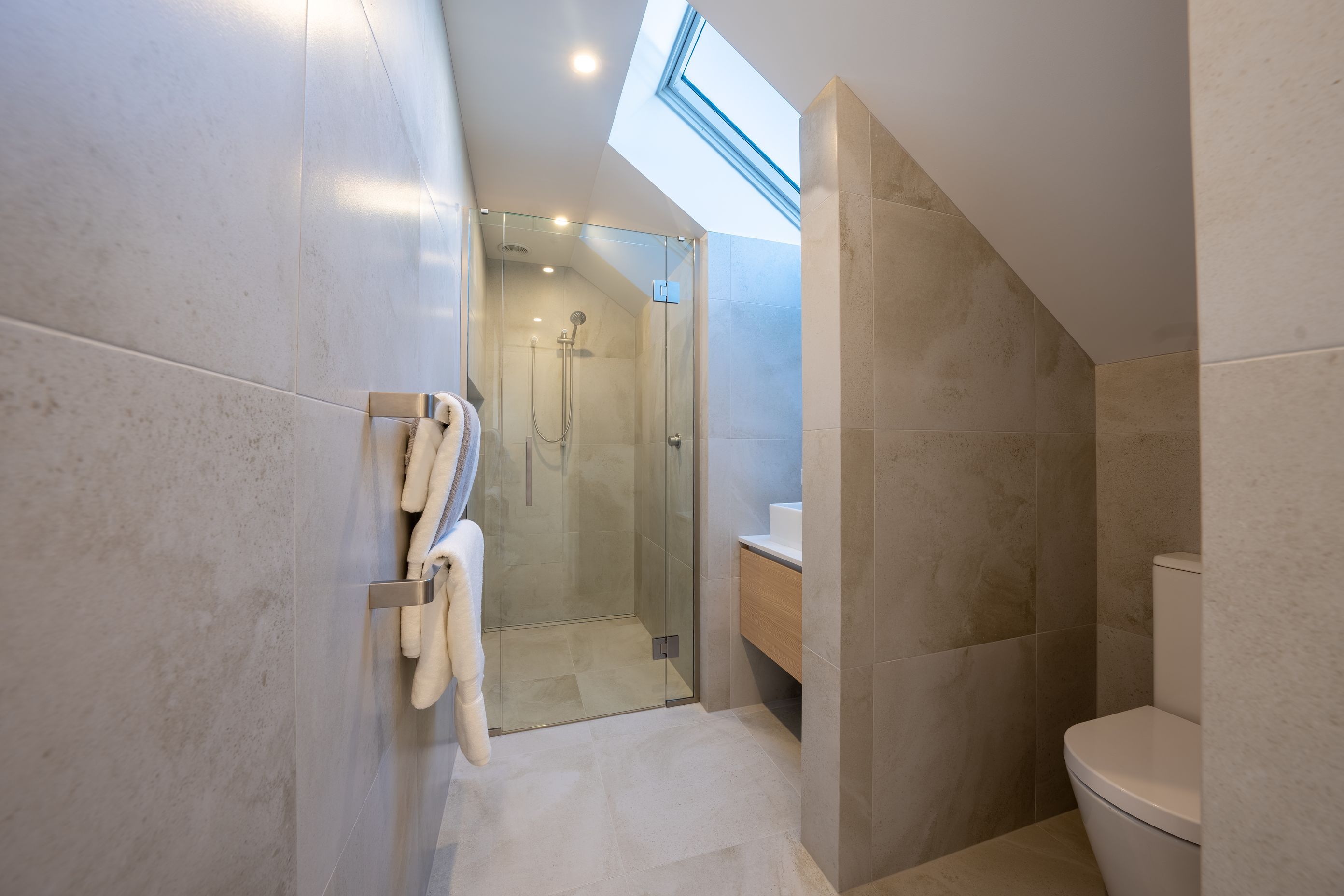 bathroom1.jpg