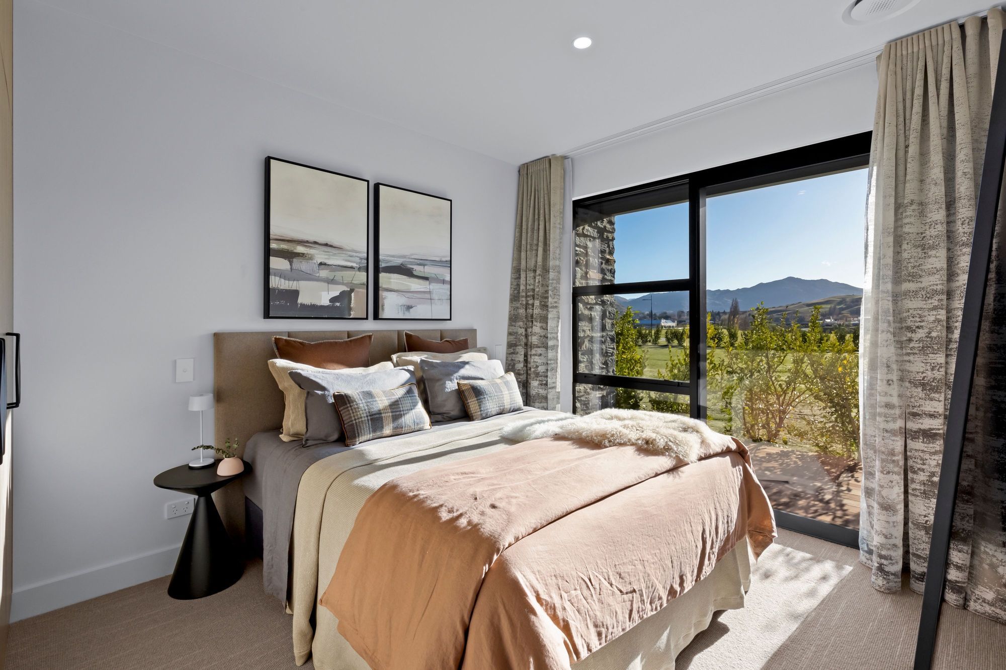 bedroom-interior-designer.jpeg