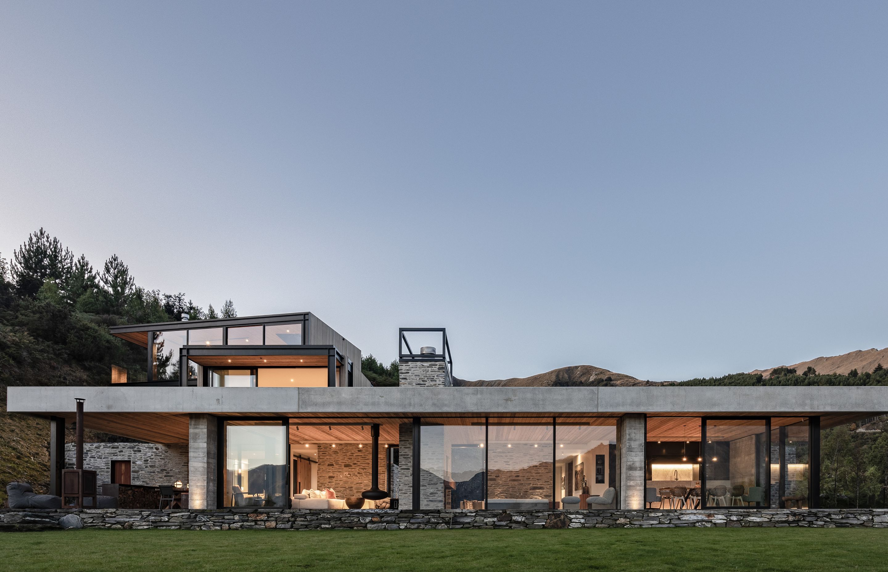 kerton-modern-glass-concrete-mountian-house-19.jpg