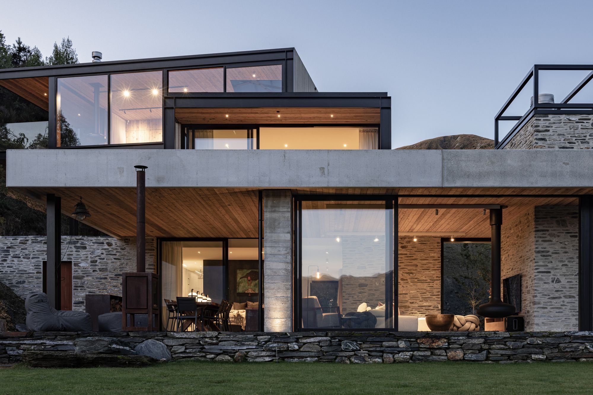 kerton-two-story-steel-concrete-glass-house-20.jpg
