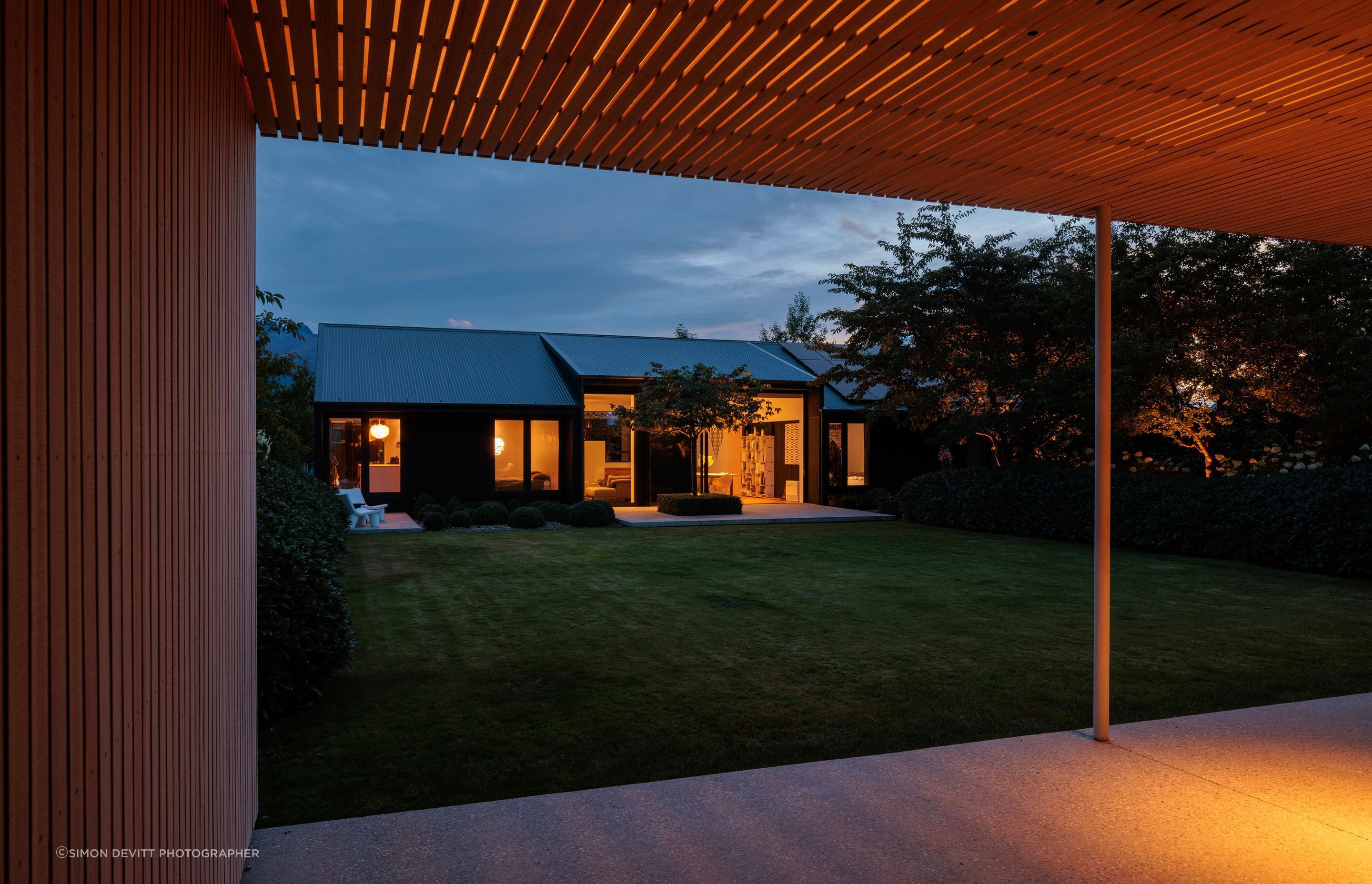 ourhousehousedusksimondevitt3.jpg