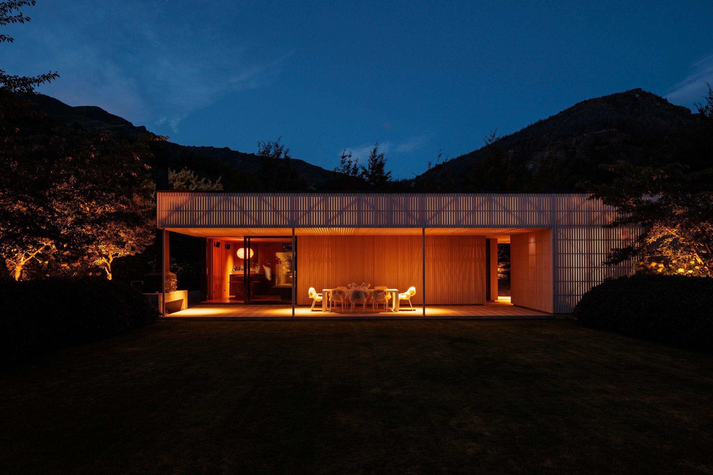 ourhouseouthousenightsimondevitt1.jpg
