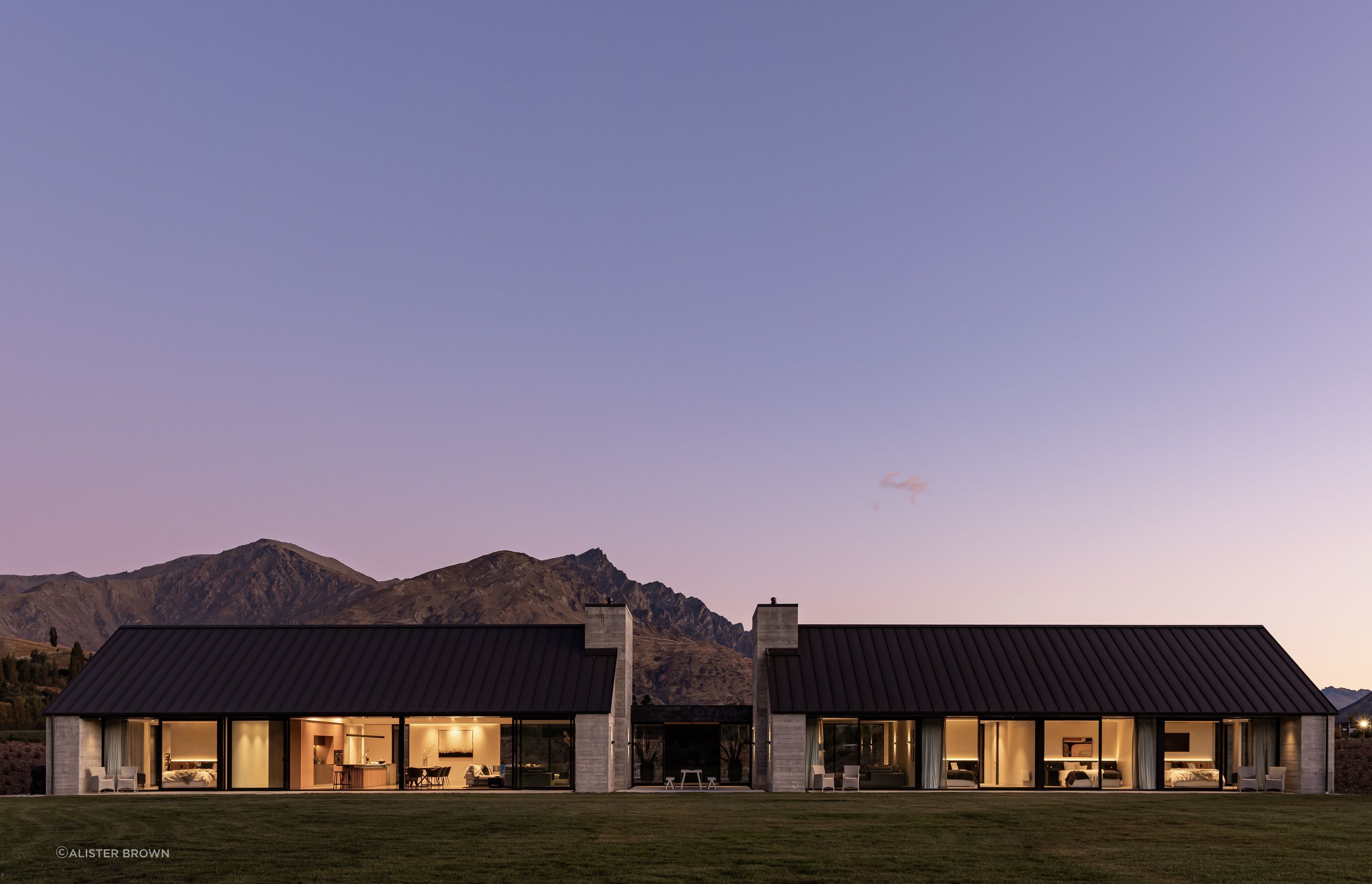Soroka House sits in the Wakatipu Basin.