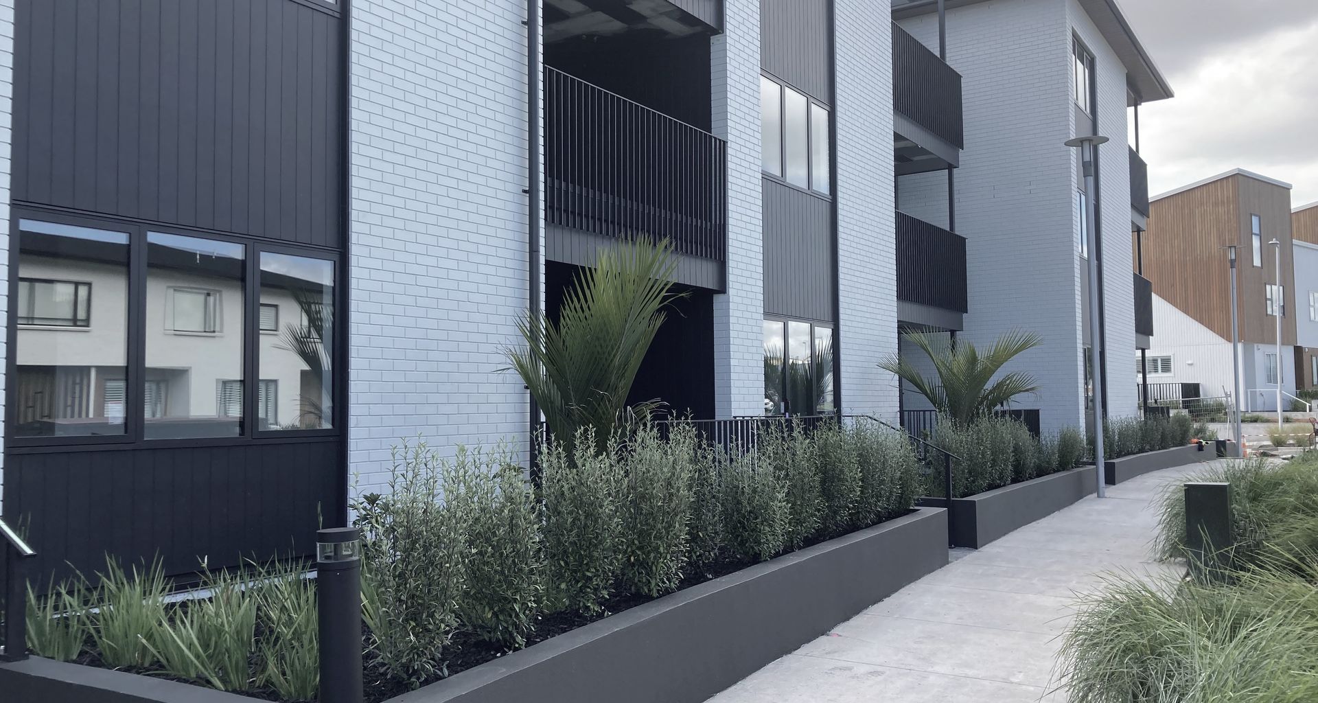 Edgewater Apartments, Ellerslie banner