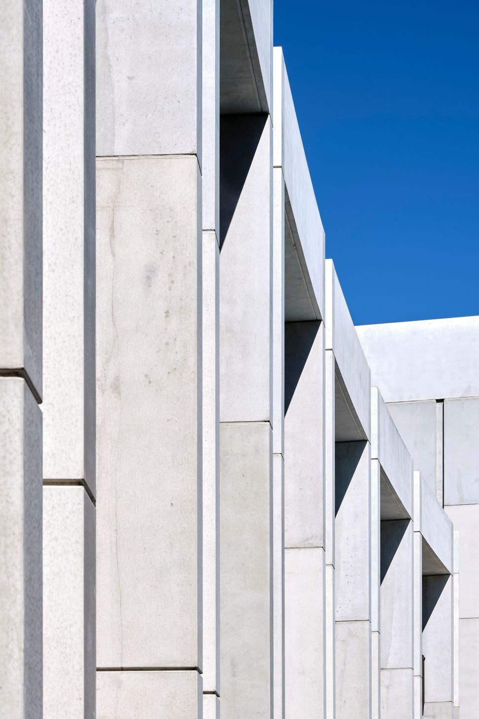 1806-SDS-Nautilus-08-Detail-Courtyard-Pool-RP.jpg