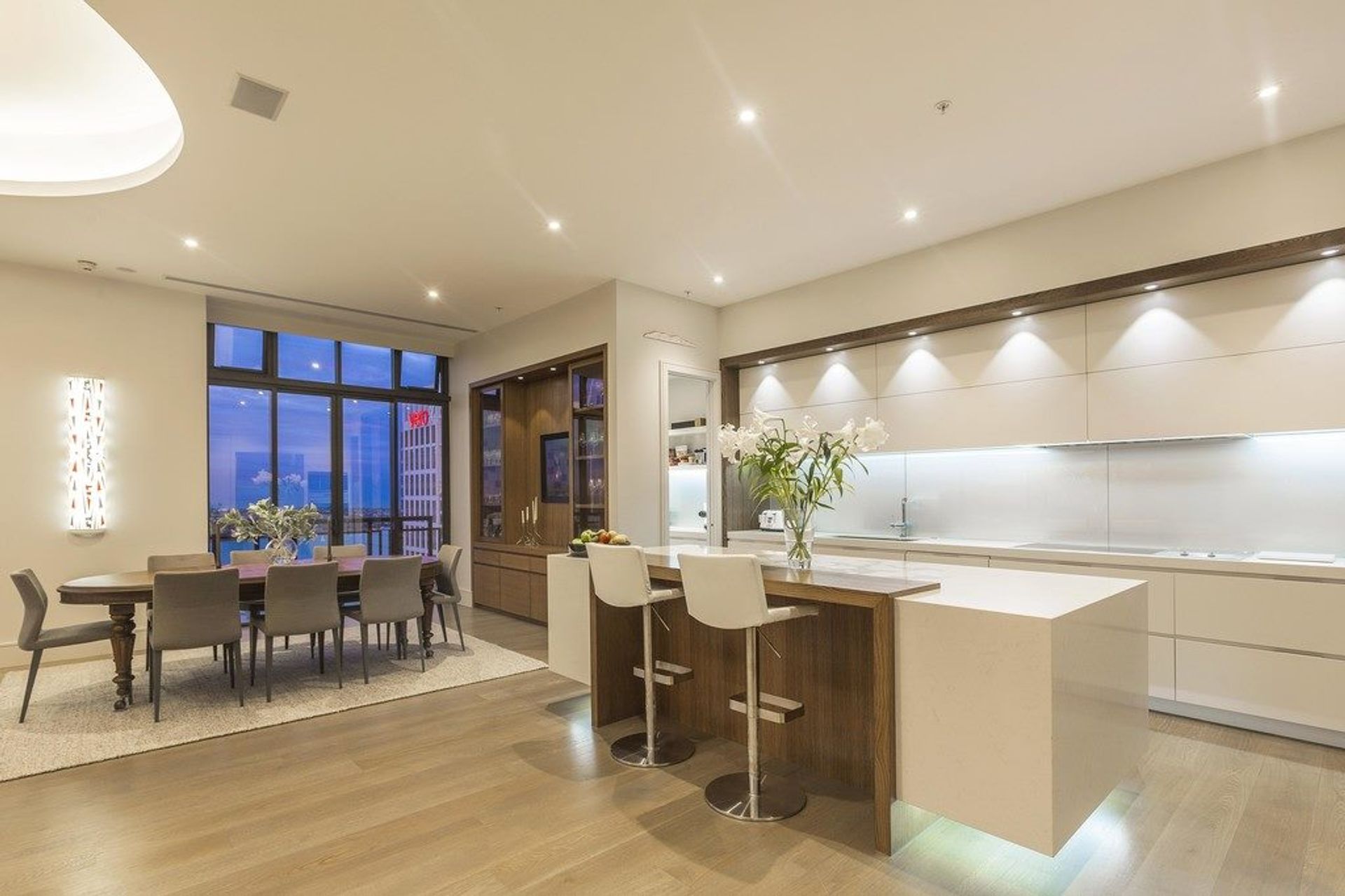 Metropolis Luxury Penthouse