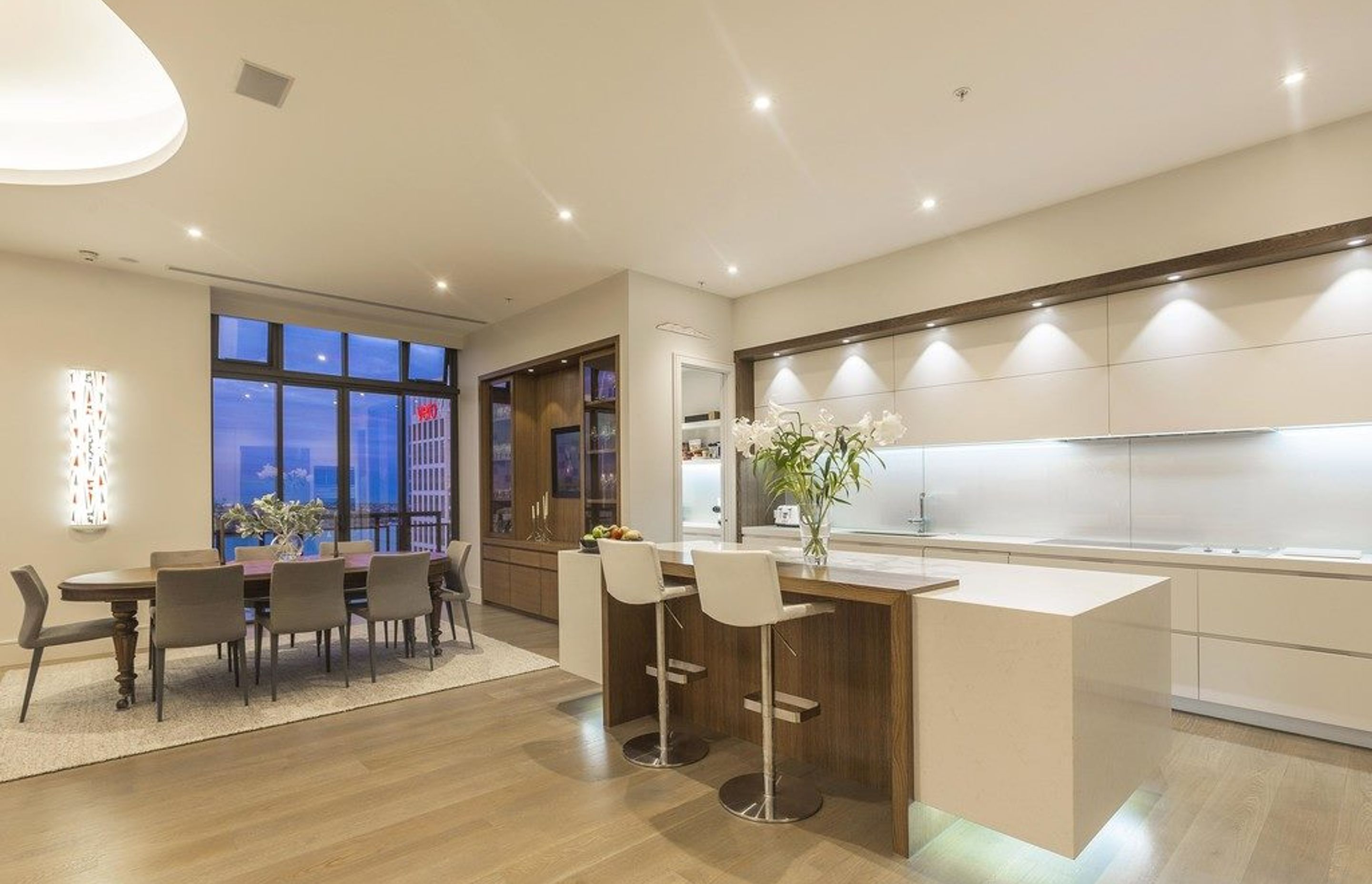 Metropolis Luxury Penthouse