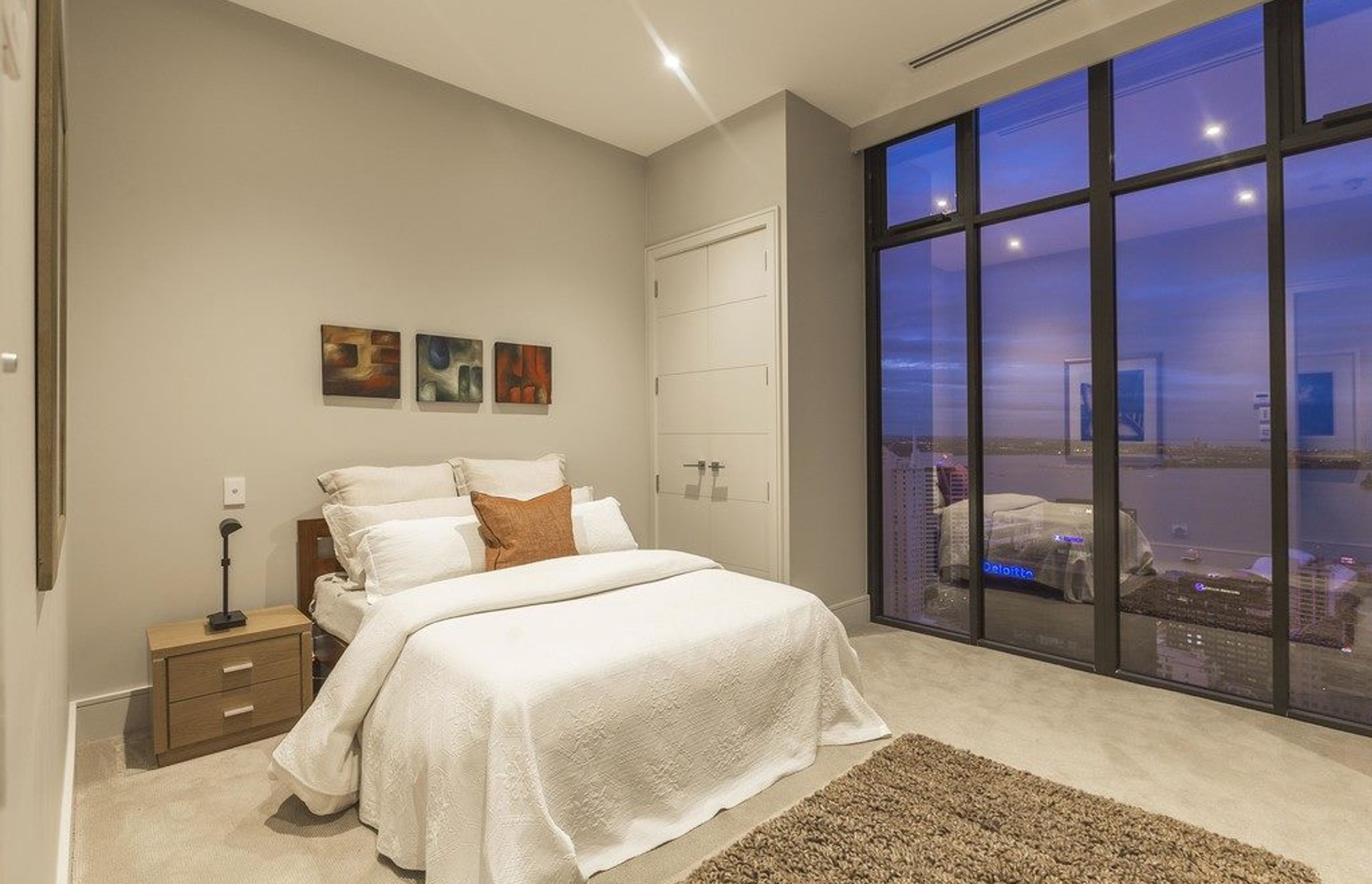 Metropolis Luxury Penthouse