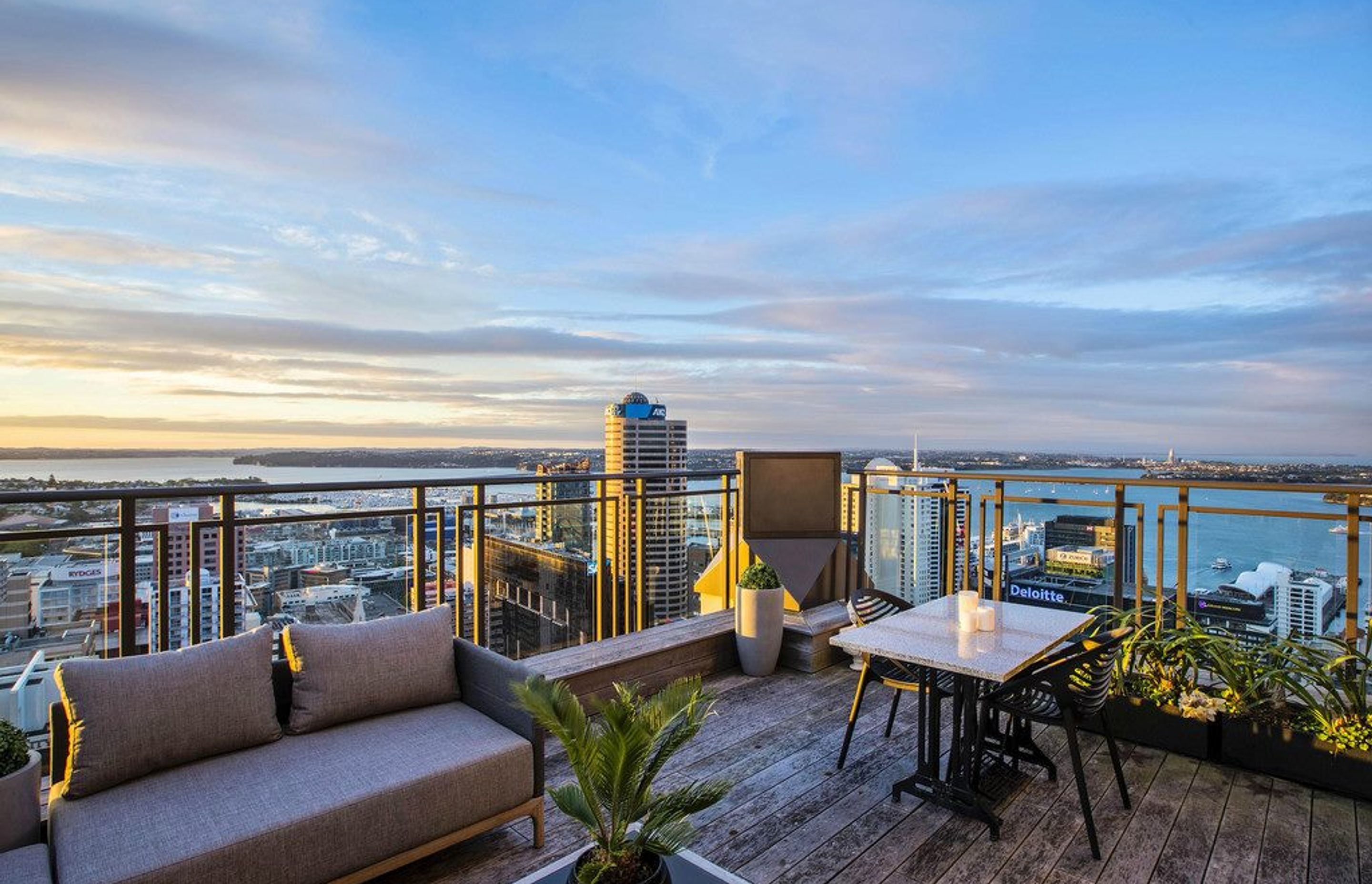 Metropolis Luxury Penthouse