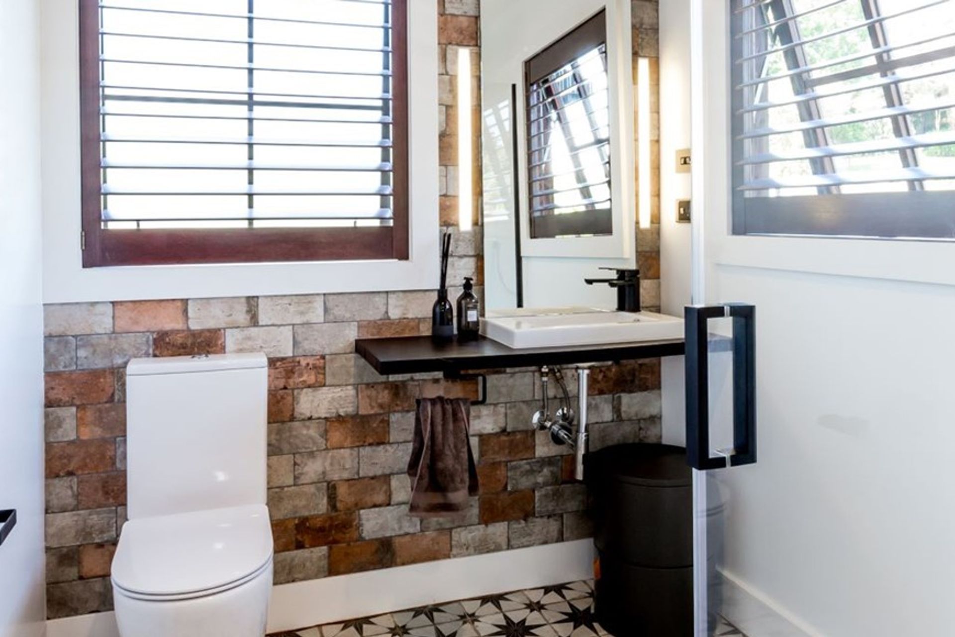 Style & Design In Waiheke Apartment