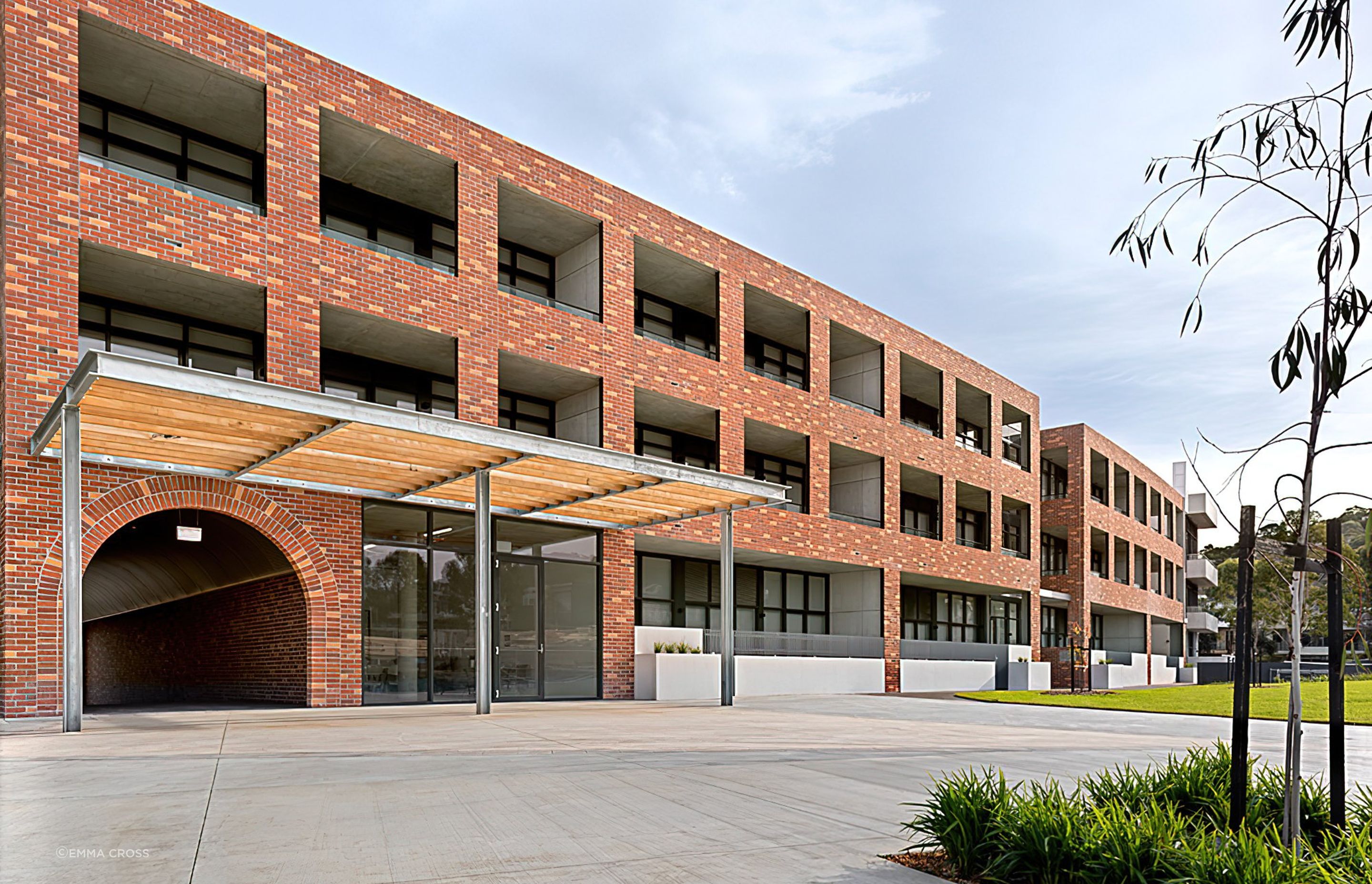 A beautiful curved brick inlay facade