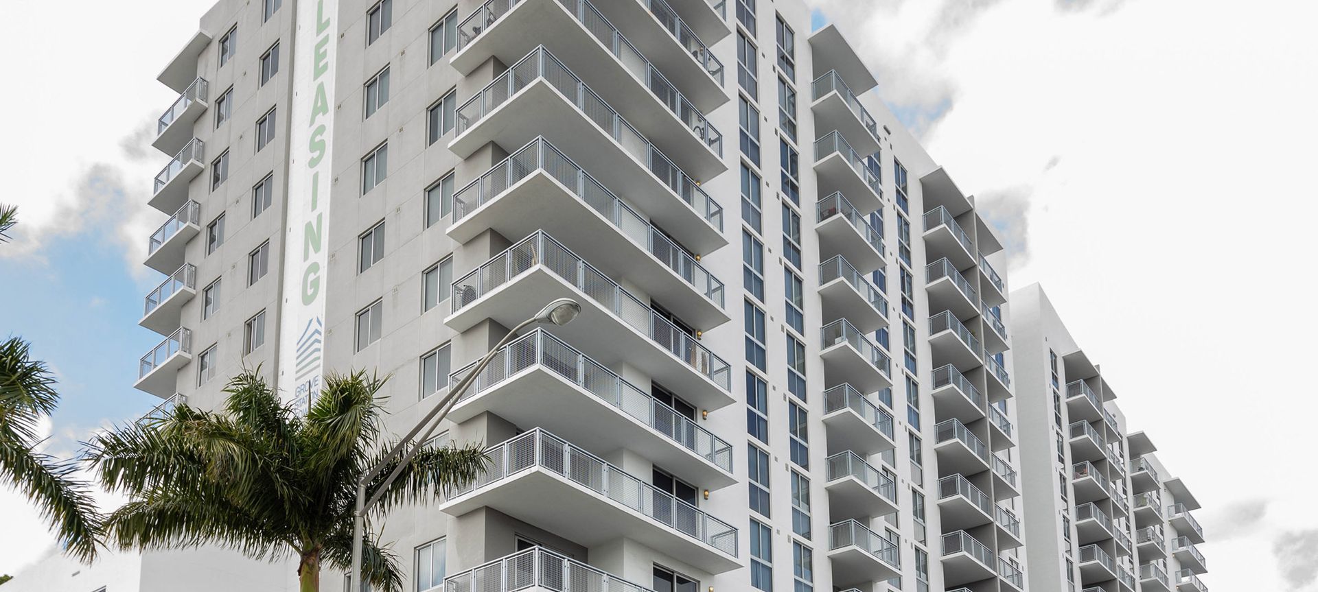 Apartment Balcony's Wire Mesh Balustrades banner