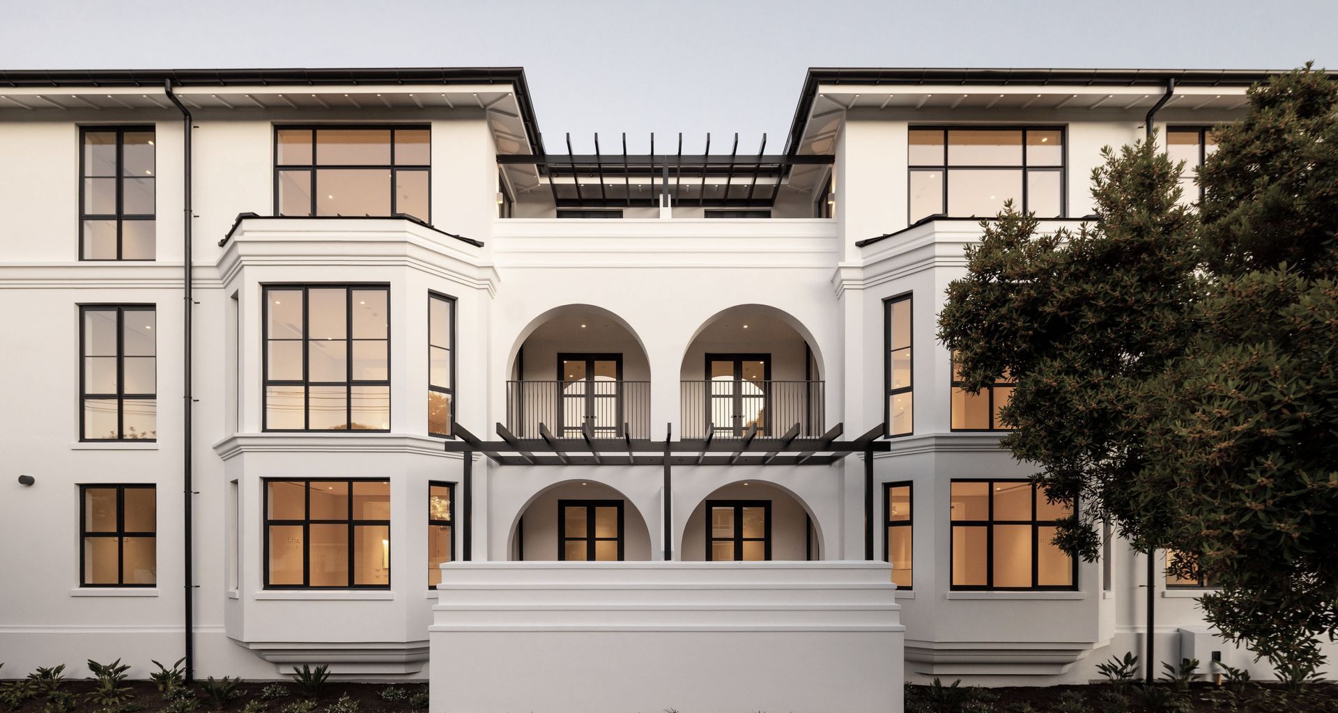 The Arches Apartments banner