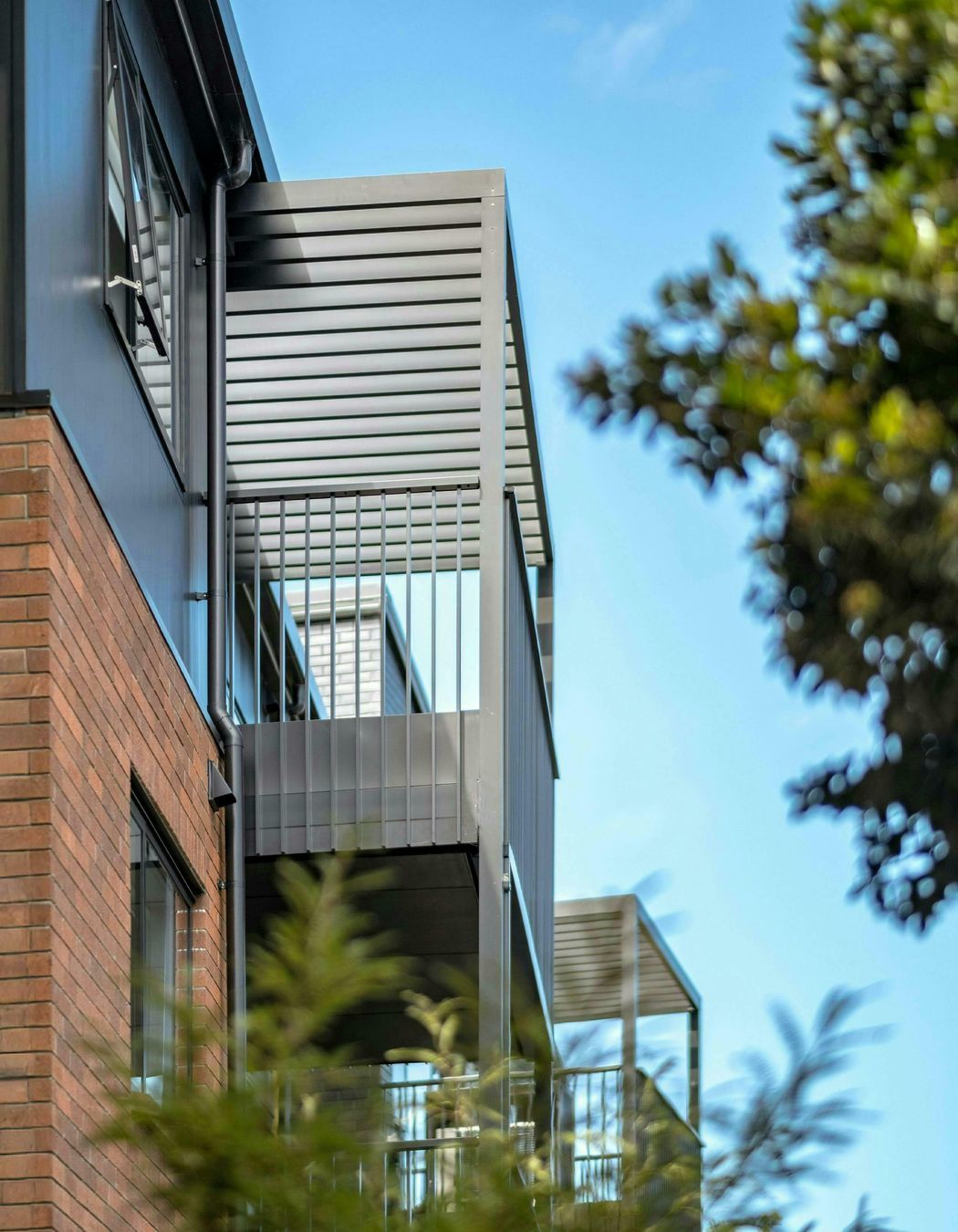 Kaweka-ApartmentsModern-ApartmentsConstrukt-ArchitectsAucklandBalcony-closeup2025-06-17-035628zmlb.jpg