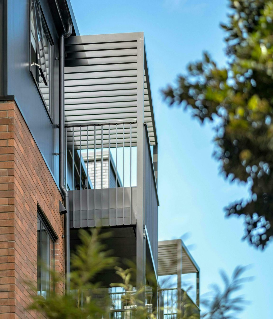 Kaweka-ApartmentsModern-ApartmentsConstrukt-ArchitectsAucklandBalcony-closeup2025-06-17-035628zmlb.jpg