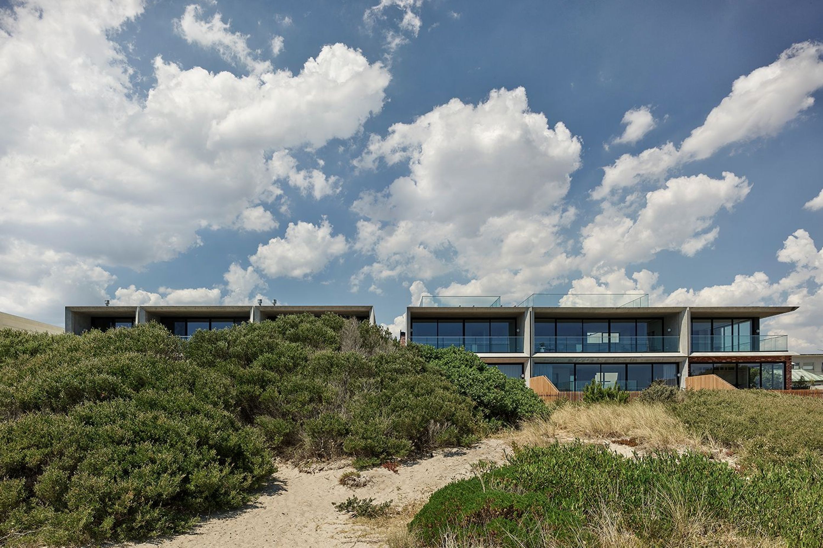 Azura, Aspendale