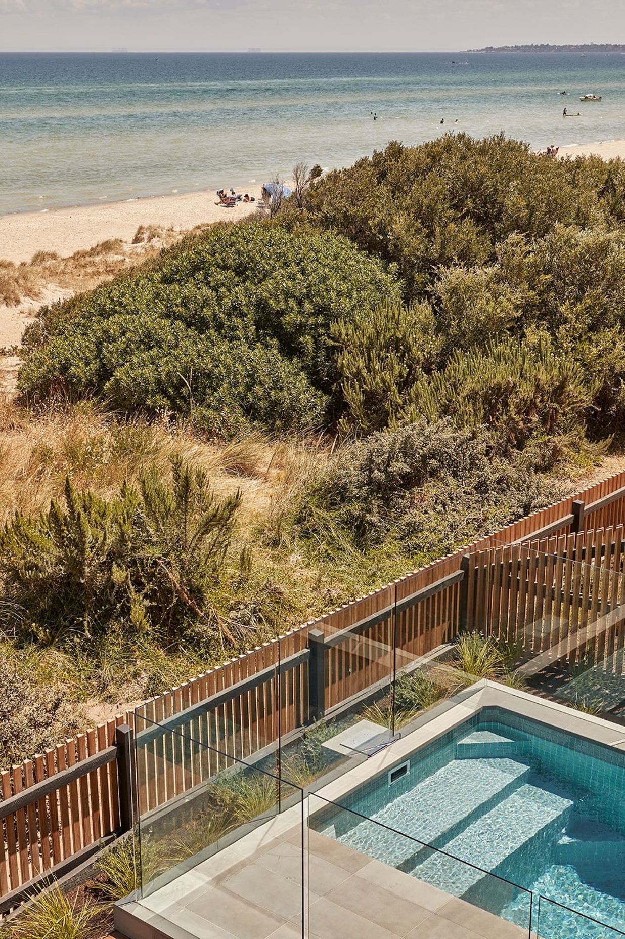 Azura, Aspendale