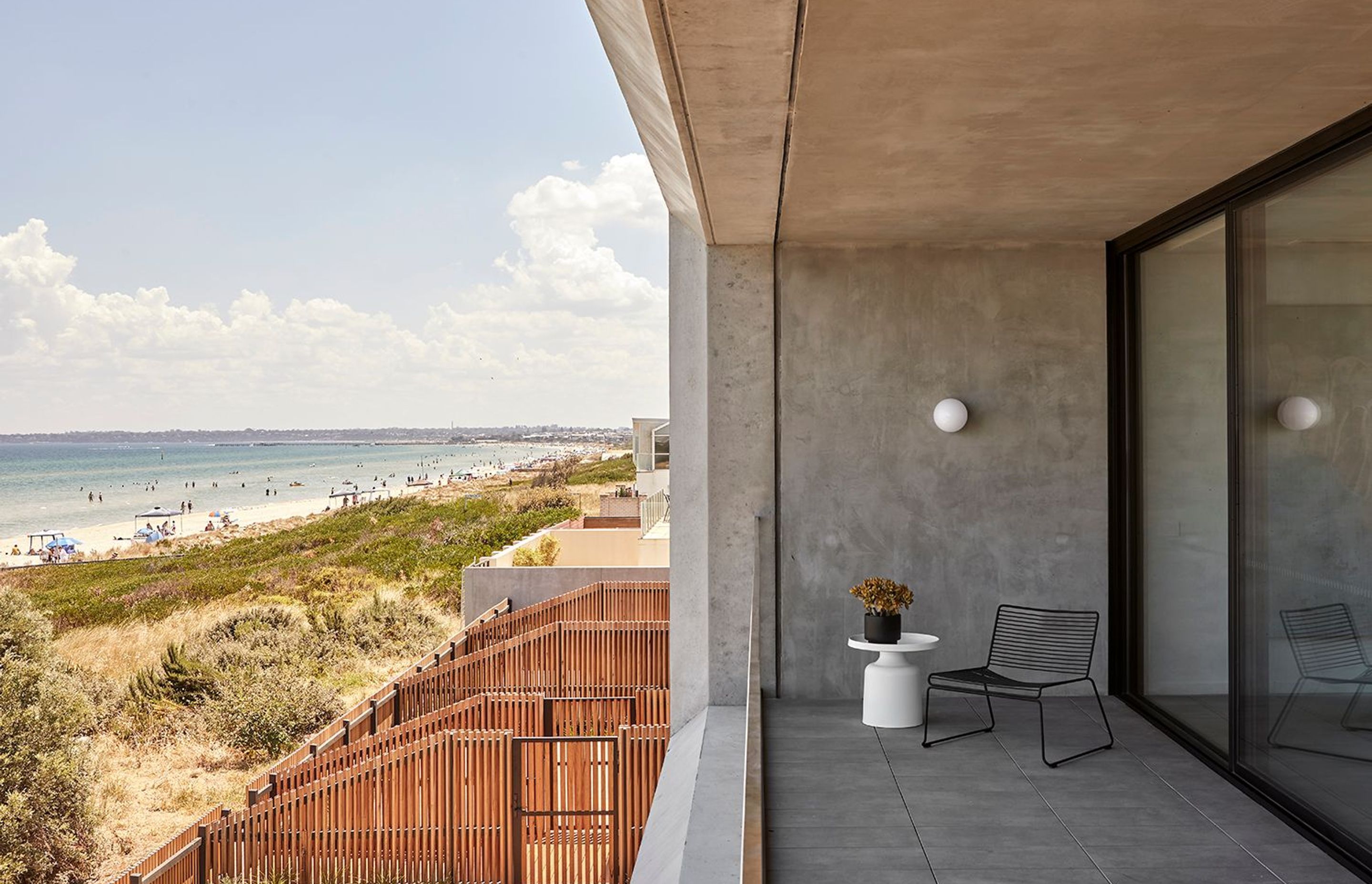 Azura, Aspendale