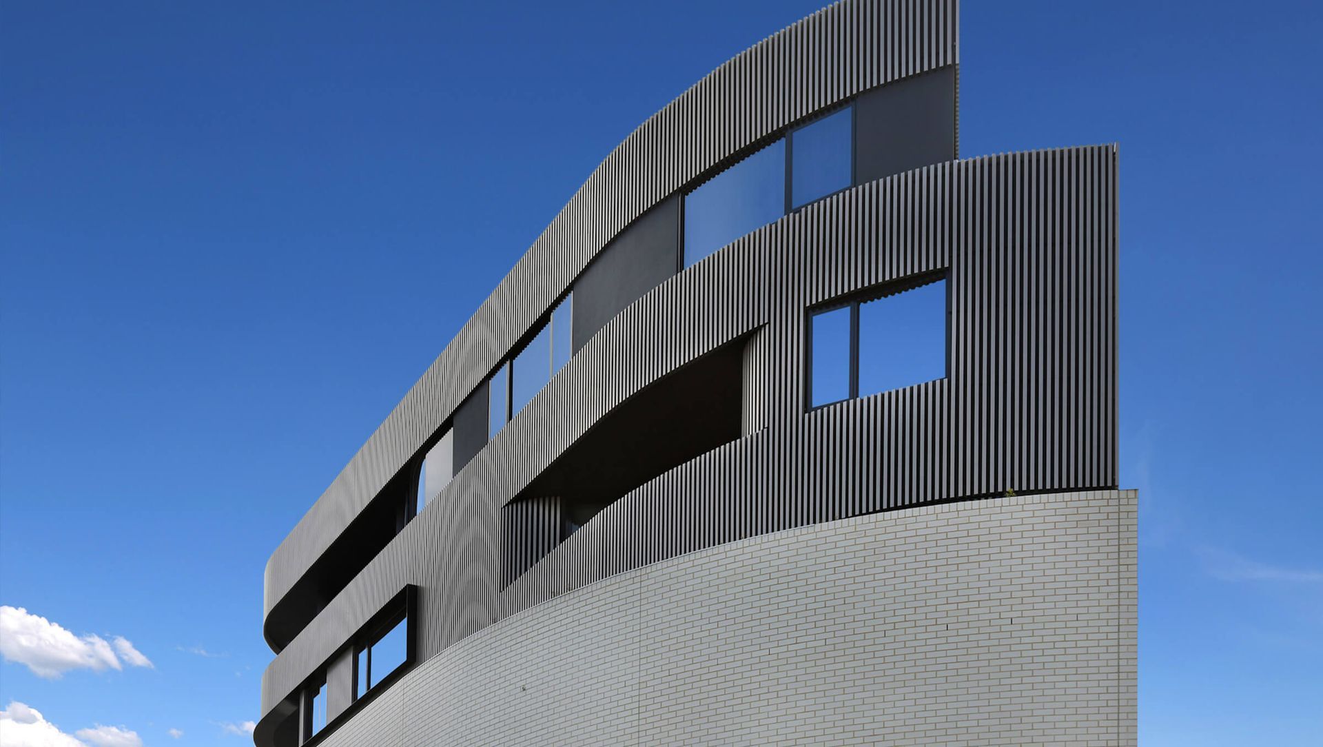 Ivanhoe Apartments banner
