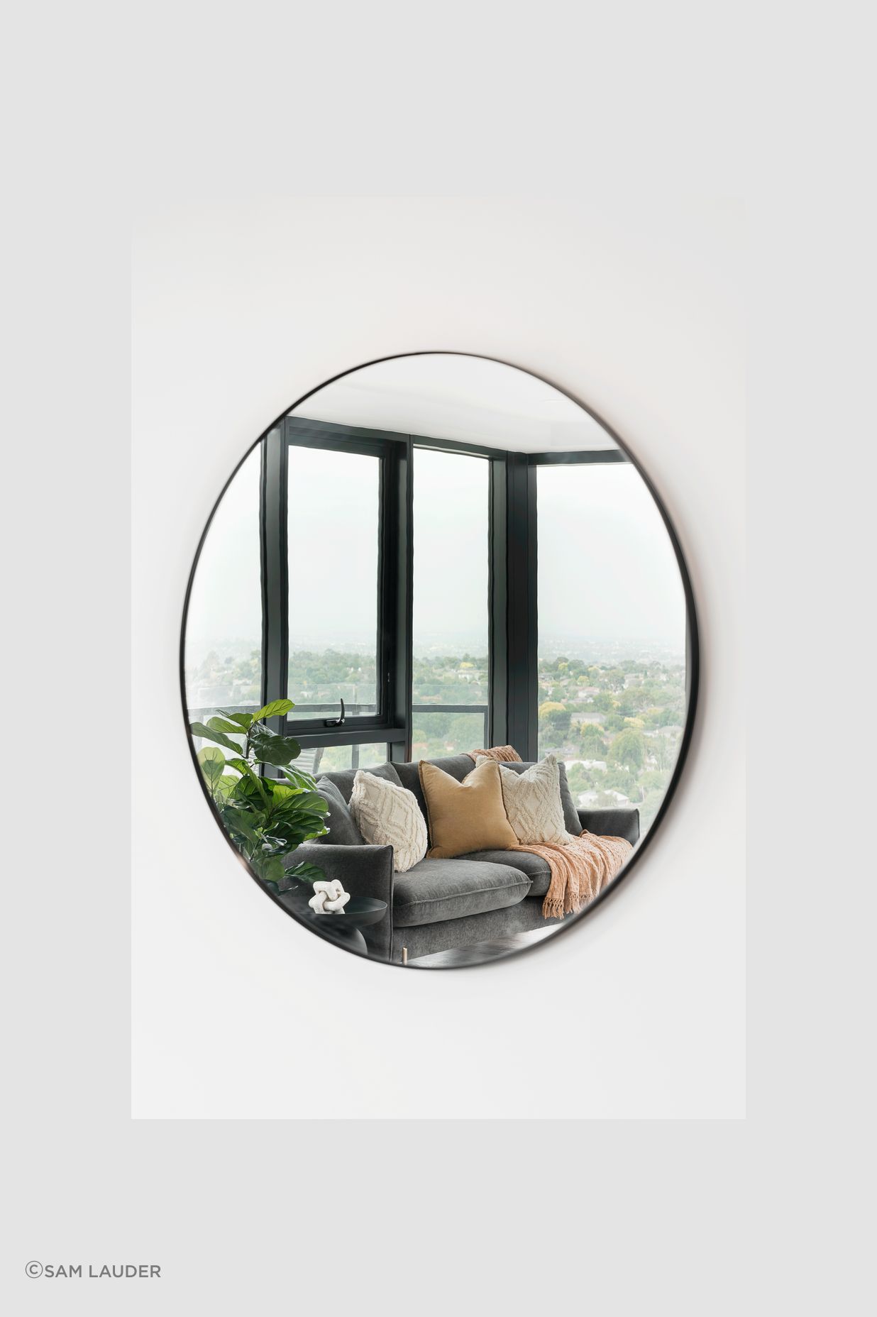 MORCPanoramaMirror01SLWEB202302.png
