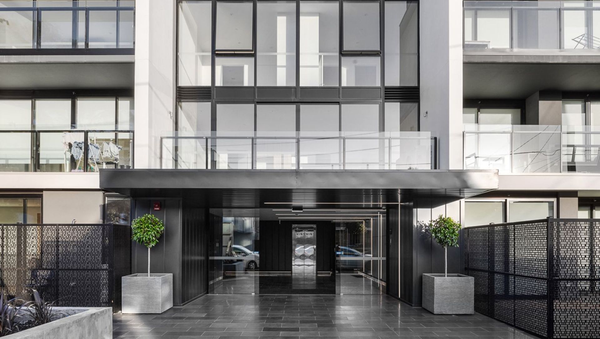Mercuri Apartments banner