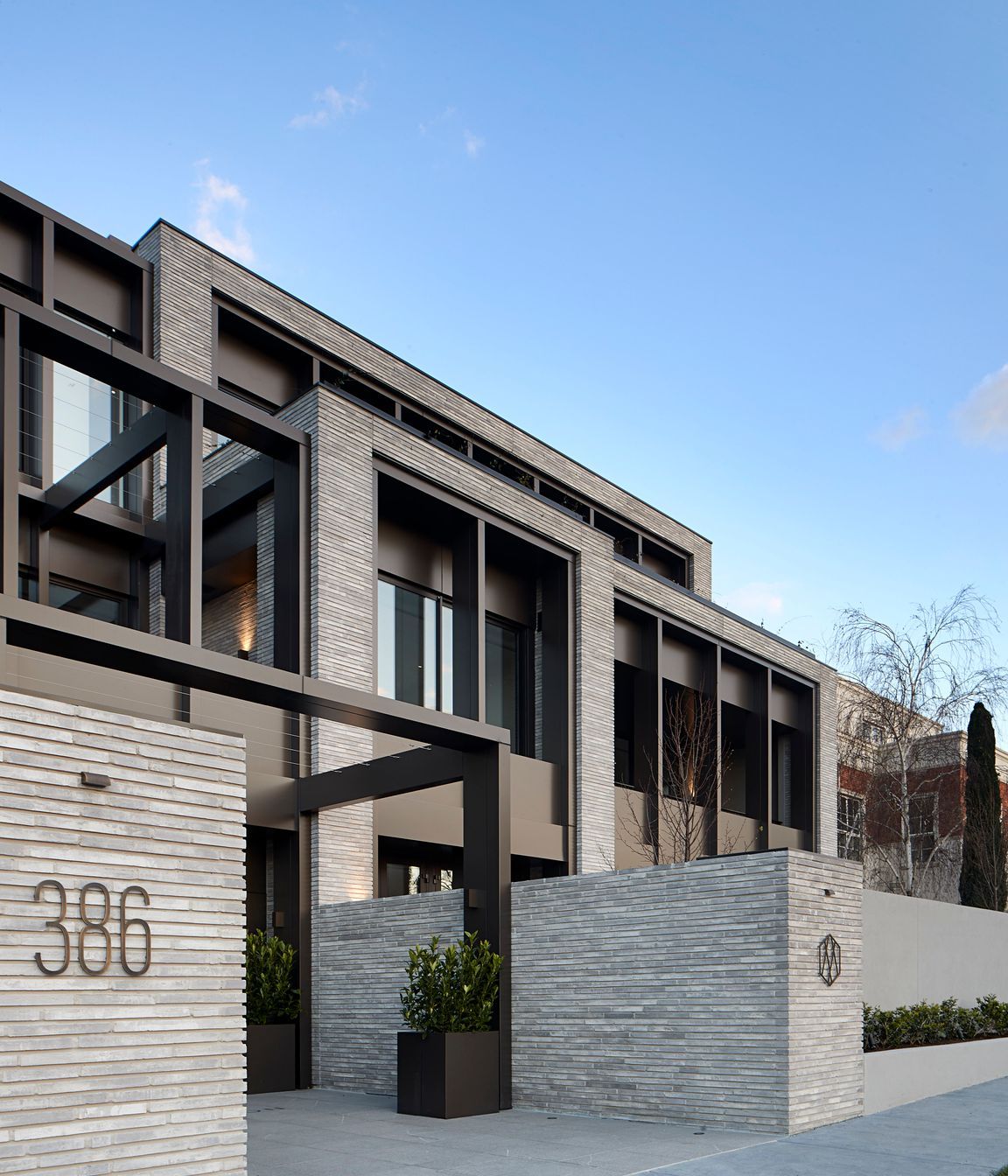 Petersen-k91-bricks-Middleton-Malvern-entrance.jpg