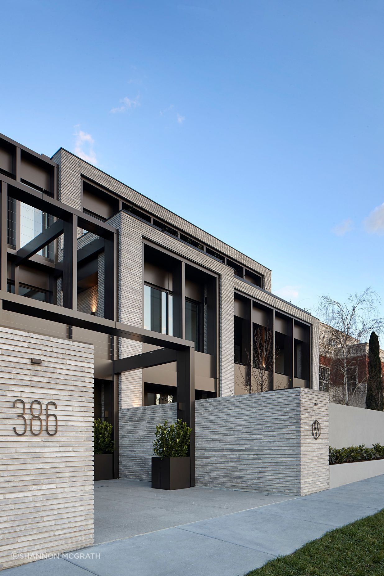 Petersen-k91-bricks-Middleton-Malvern-entrance.jpg